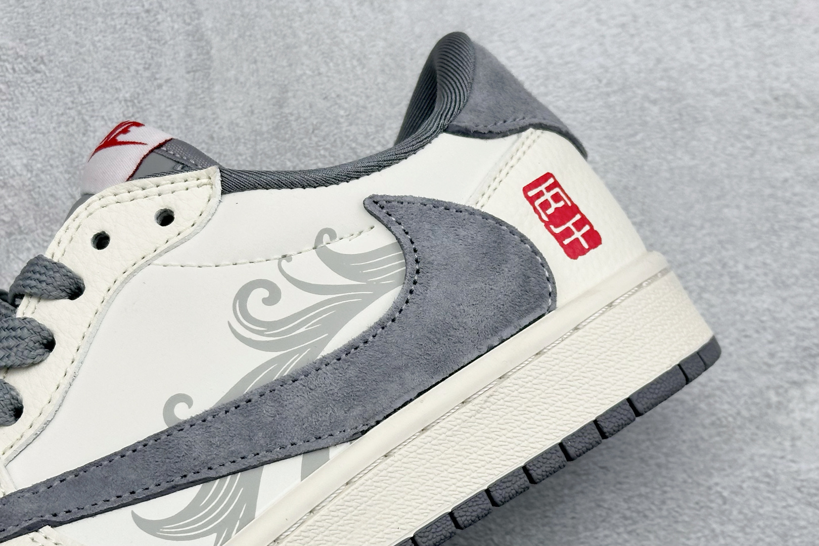 Air Jordan 1 Low AJ1 乔1 马年限定 高端定制 倒钩低帮复古篮球鞋 XT6998-116 Air Jordan 1 Low AJ1 乔1 马年限定 高端定制 倒钩低帮复古篮球鞋 XT6998-116