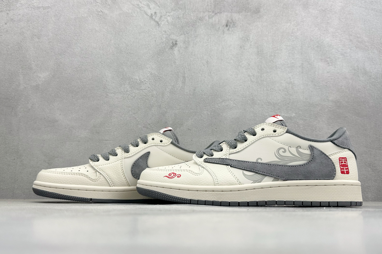 Air Jordan 1 Low AJ1 乔1 马年限定 高端定制 倒钩低帮复古篮球鞋 XT6998-116 Air Jordan 1 Low AJ1 乔1 马年限定 高端定制 倒钩低帮复古篮球鞋 XT6998-116