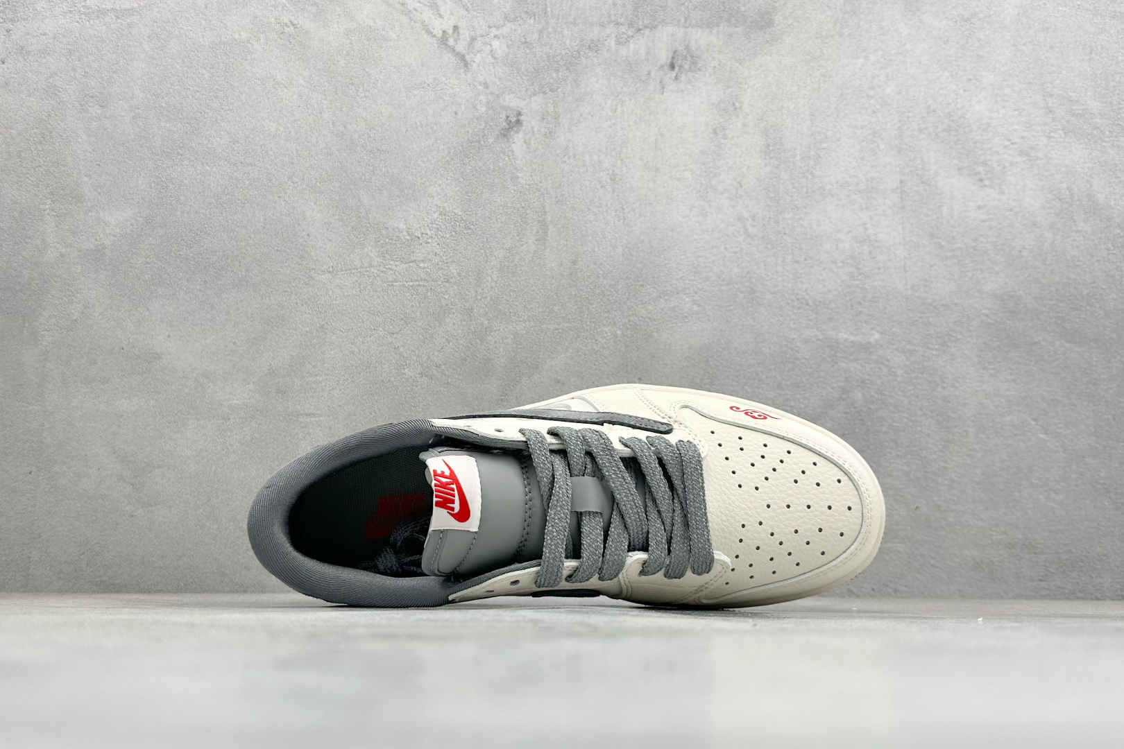 Air Jordan 1 Low AJ1 乔1 马年限定 高端定制 倒钩低帮复古篮球鞋 XT6998-116 Air Jordan 1 Low AJ1 乔1 马年限定 高端定制 倒钩低帮复古篮球鞋 XT6998-116