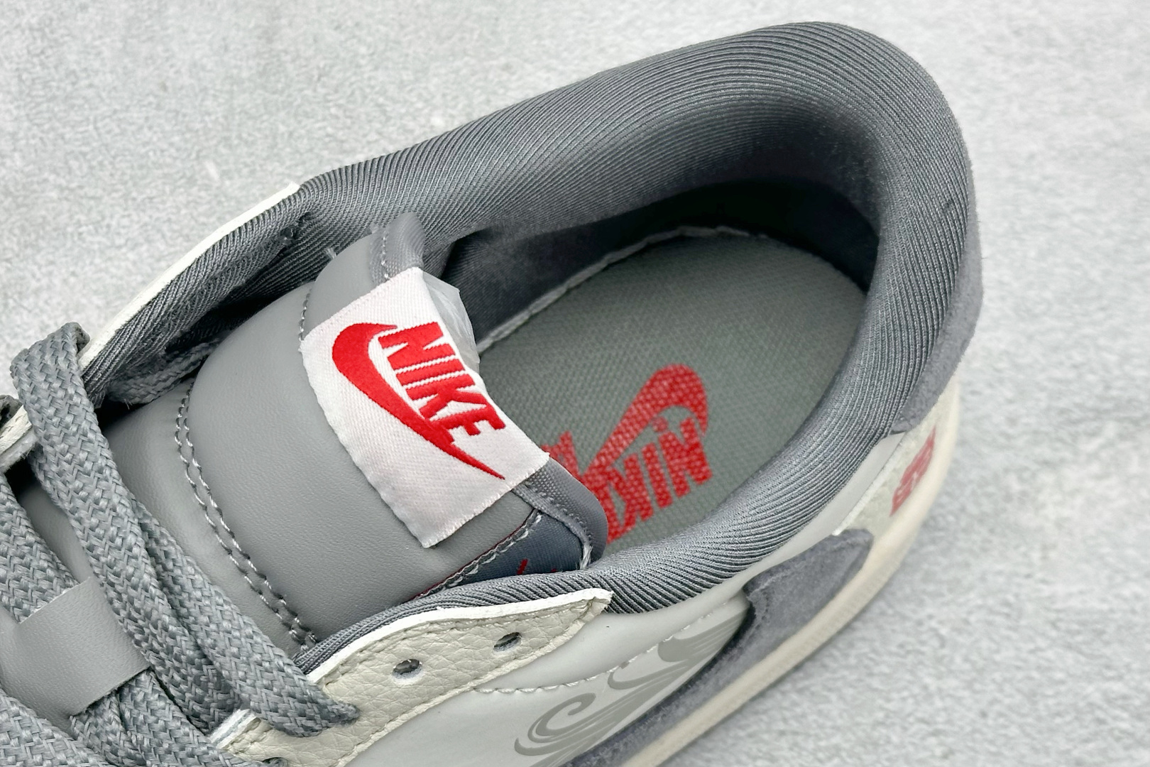 Air Jordan 1 Low AJ1 乔1 马年限定 高端定制 倒钩低帮复古篮球鞋 XT6998-116 Air Jordan 1 Low AJ1 乔1 马年限定 高端定制 倒钩低帮复古篮球鞋 XT6998-116