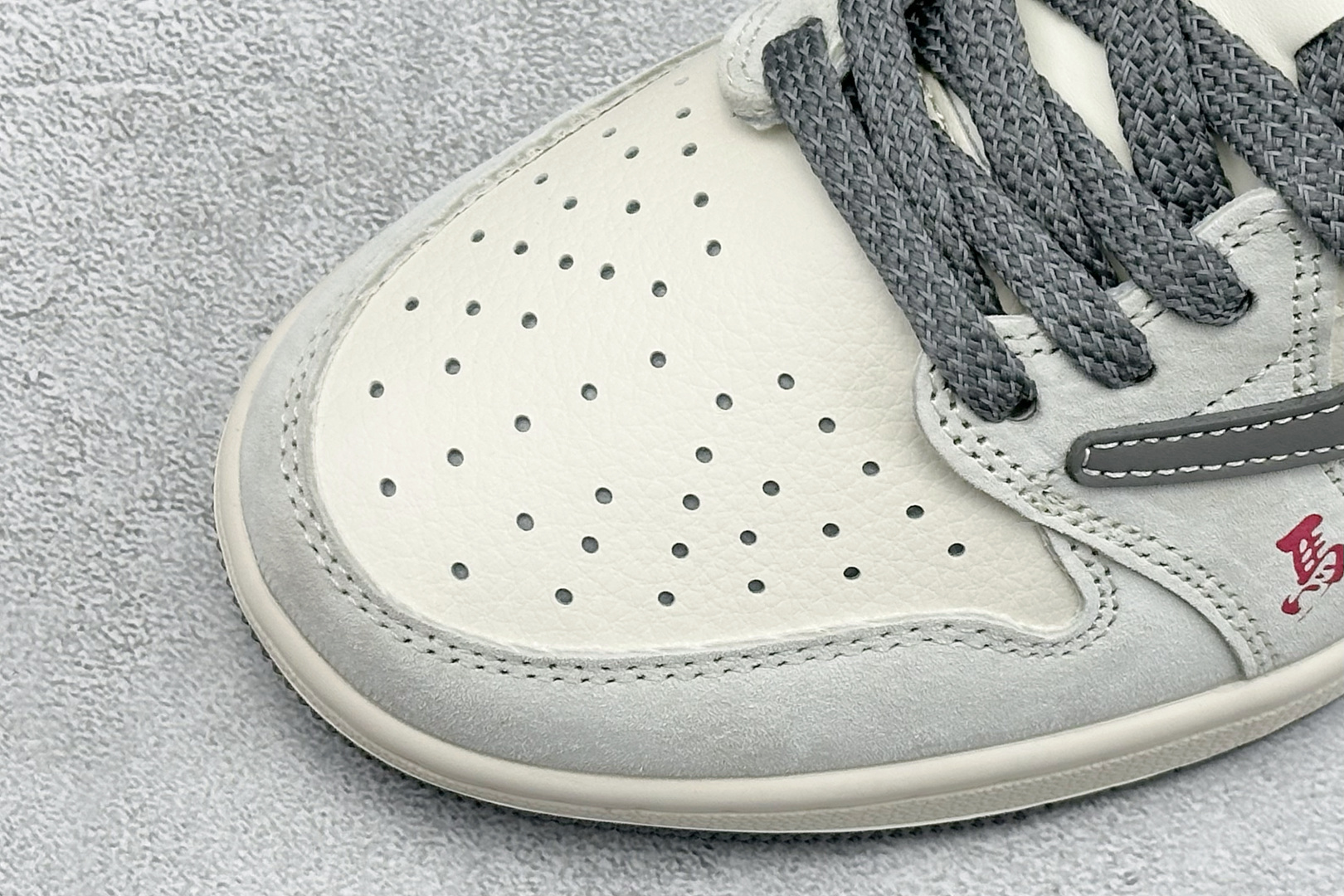 Air Jordan 1 Low AJ1 乔1 马年限定 高端定制 倒钩低帮复古篮球鞋 JJ2508-101-Top High Quatity Cheap Sneakers Fashion Clothing Clothes Bags handbags Shoes of all Brand wholesale With The best Quality And Beautiful Price from China Factory Chinese suppliers wholesaler seller Air Jordan 1 Low AJ1 乔1 马年限定 高端定制 倒钩低帮复古篮球鞋 JJ2508-101