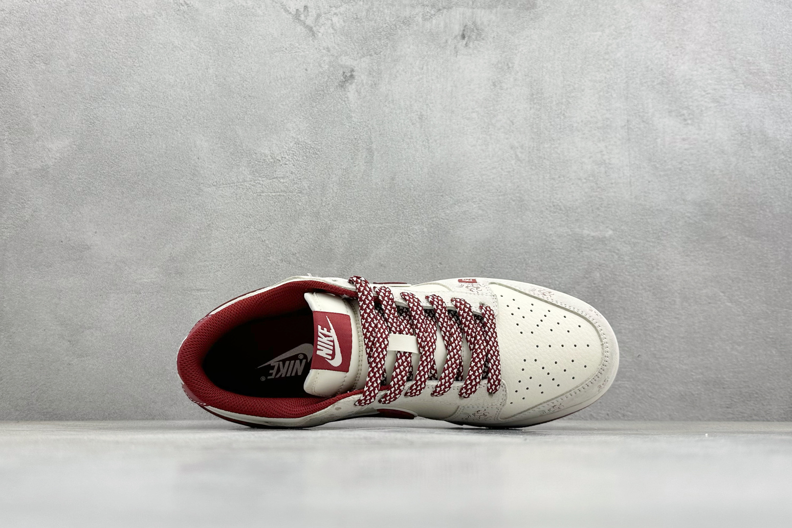 260 Nike SB Dunk Low RETRO 马年限定 高端定制 低帮休闲板鞋 KG6699-F18-Chinese UA Cheap High Quatity Brand Clothes Bags handbags Sneakers wholesale wholesaler seller from China Factory suppliers Fashion Clothing Shoes best Quality Beautiful Price 260 Nike SB Dunk Low RETRO 马年限定 高端定制 低帮休闲板鞋 KG6699-F18