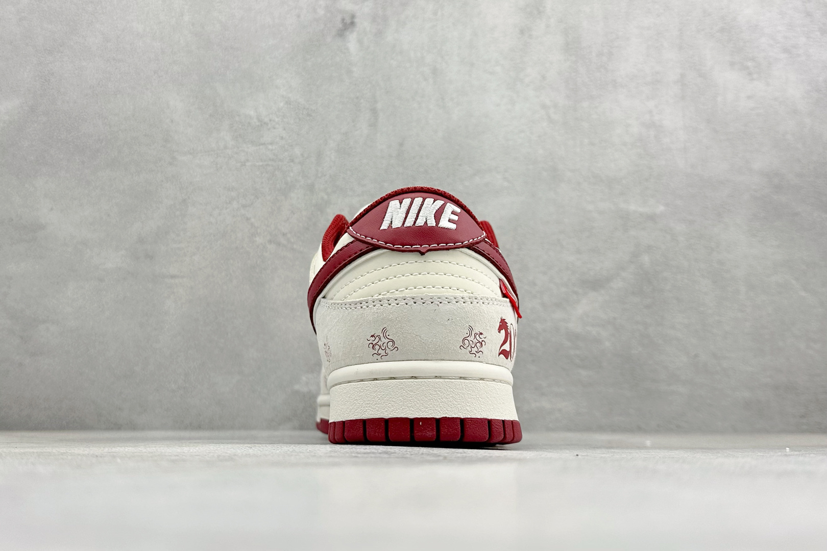 260 Nike SB Dunk Low RETRO 马年限定 高端定制 低帮休闲板鞋 KG6699-F18-Chinese UA Cheap High Quatity Brand Clothes Bags handbags Sneakers wholesale wholesaler seller from China Factory suppliers Fashion Clothing Shoes best Quality Beautiful Price 260 Nike SB Dunk Low RETRO 马年限定 高端定制 低帮休闲板鞋 KG6699-F18