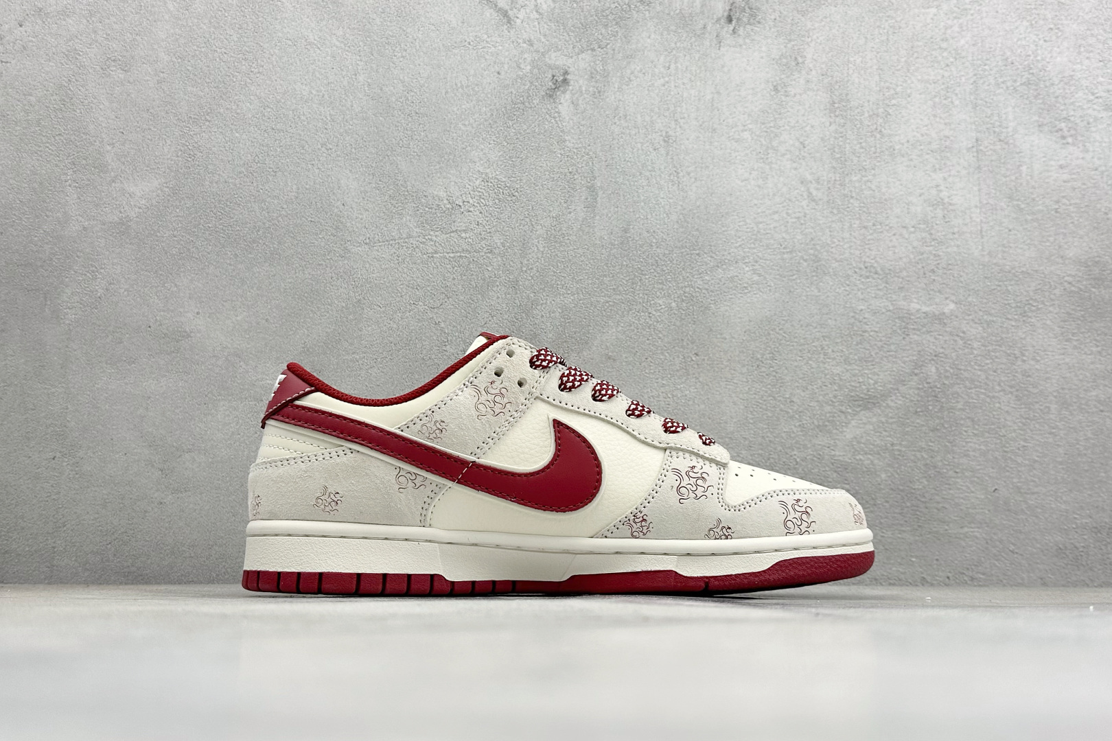 260 Nike SB Dunk Low RETRO 马年限定 高端定制 低帮休闲板鞋 KG6699-F18-Chinese UA Cheap High Quatity Brand Clothes Bags handbags Sneakers wholesale wholesaler seller from China Factory suppliers Fashion Clothing Shoes best Quality Beautiful Price 260 Nike SB Dunk Low RETRO 马年限定 高端定制 低帮休闲板鞋 KG6699-F18