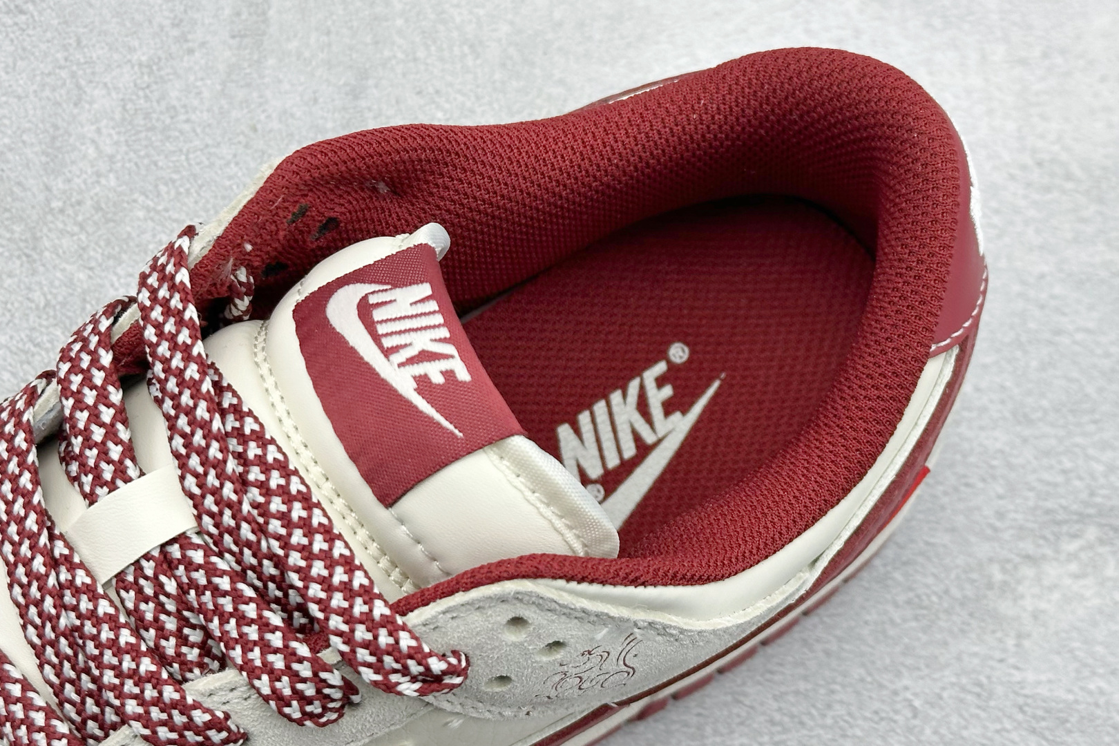 260 Nike SB Dunk Low RETRO 马年限定 高端定制 低帮休闲板鞋 KG6699-F18-Chinese UA Cheap High Quatity Brand Clothes Bags handbags Sneakers wholesale wholesaler seller from China Factory suppliers Fashion Clothing Shoes best Quality Beautiful Price 260 Nike SB Dunk Low RETRO 马年限定 高端定制 低帮休闲板鞋 KG6699-F18