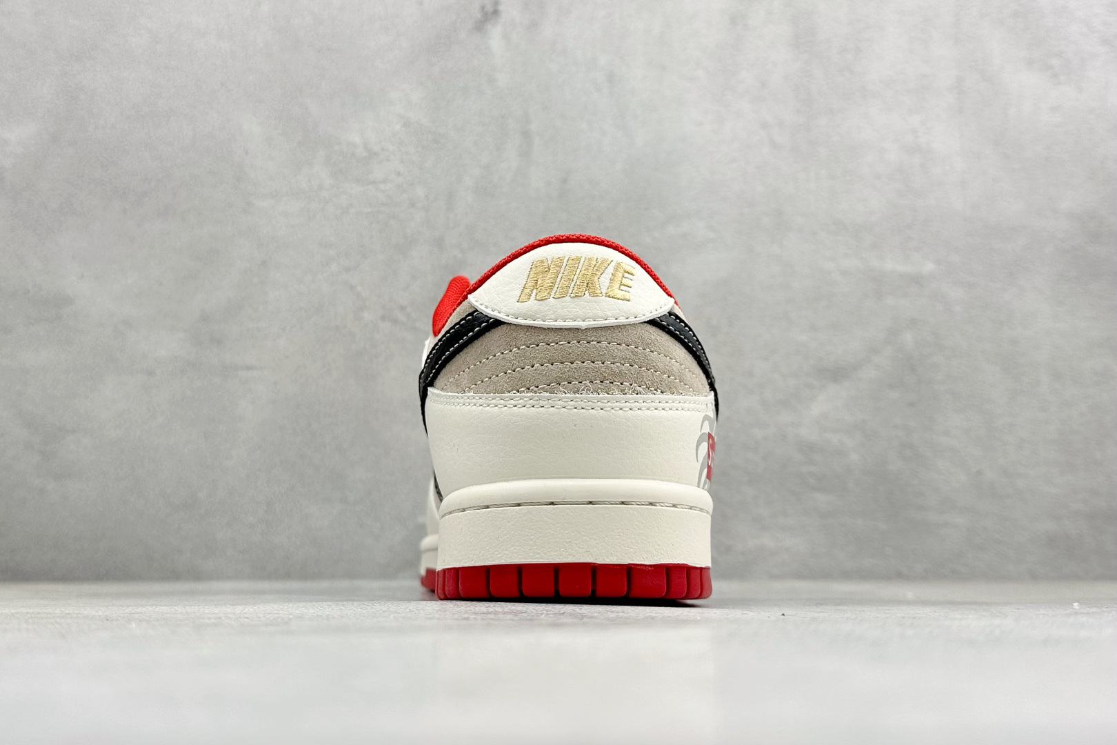 Nike SB Dunk Low RETRO 马年限定 高端定制 低帮休闲板鞋 HG0026-006-Top High Quatity Cheap Sneakers Fashion Clothing Clothes Bags handbags Shoes of all Brand wholesale With The best Quality And Beautiful Price from China Factory Chinese suppliers wholesaler seller Nike SB Dunk Low RETRO 马年限定 高端定制 低帮休闲板鞋 HG0026-006