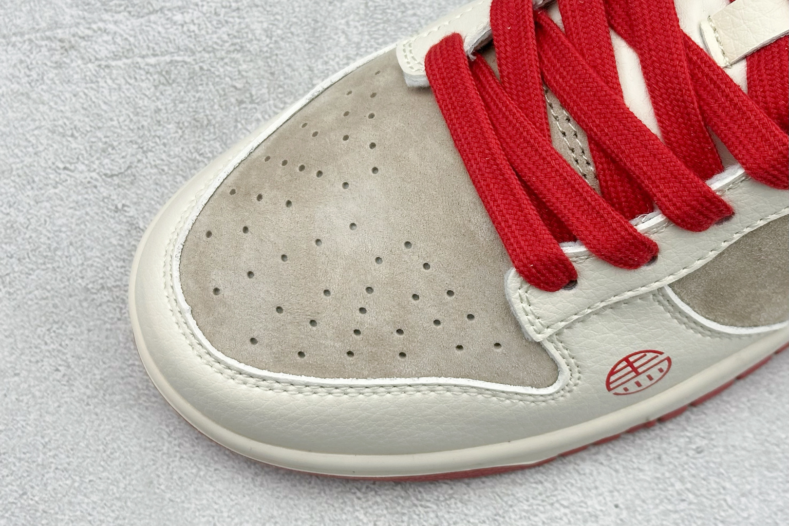 Nike SB Dunk Low RETRO 马年限定 高端定制 低帮休闲板鞋 HG0026-006-Top High Quatity Cheap Sneakers Fashion Clothing Clothes Bags handbags Shoes of all Brand wholesale With The best Quality And Beautiful Price from China Factory Chinese suppliers wholesaler seller Nike SB Dunk Low RETRO 马年限定 高端定制 低帮休闲板鞋 HG0026-006