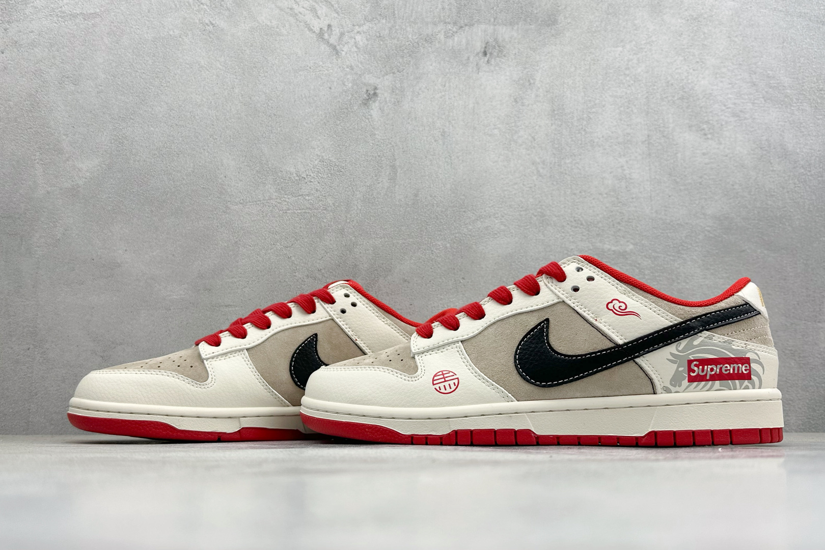 Nike SB Dunk Low RETRO 马年限定 高端定制 低帮休闲板鞋 HG0026-006-Top High Quatity Cheap Sneakers Fashion Clothing Clothes Bags handbags Shoes of all Brand wholesale With The best Quality And Beautiful Price from China Factory Chinese suppliers wholesaler seller Nike SB Dunk Low RETRO 马年限定 高端定制 低帮休闲板鞋 HG0026-006