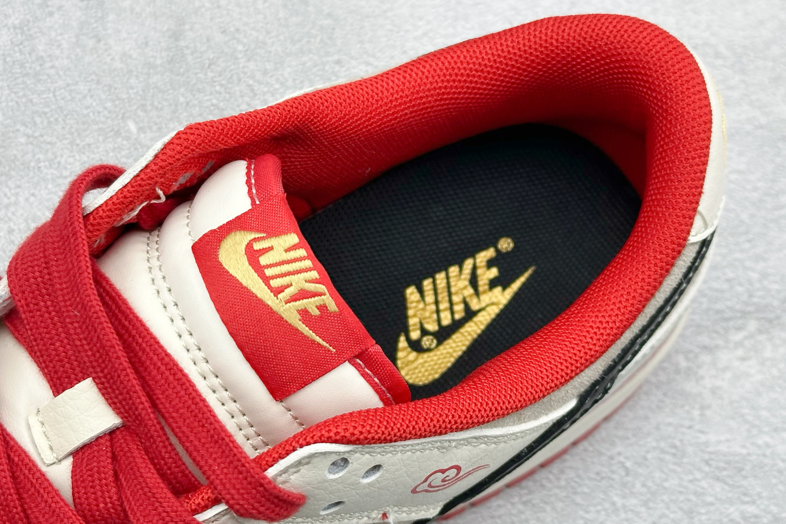 Nike SB Dunk Low RETRO 马年限定 高端定制 低帮休闲板鞋 HG0026-006-Top High Quatity Cheap Sneakers Fashion Clothing Clothes Bags handbags Shoes of all Brand wholesale With The best Quality And Beautiful Price from China Factory Chinese suppliers wholesaler seller Nike SB Dunk Low RETRO 马年限定 高端定制 低帮休闲板鞋 HG0026-006