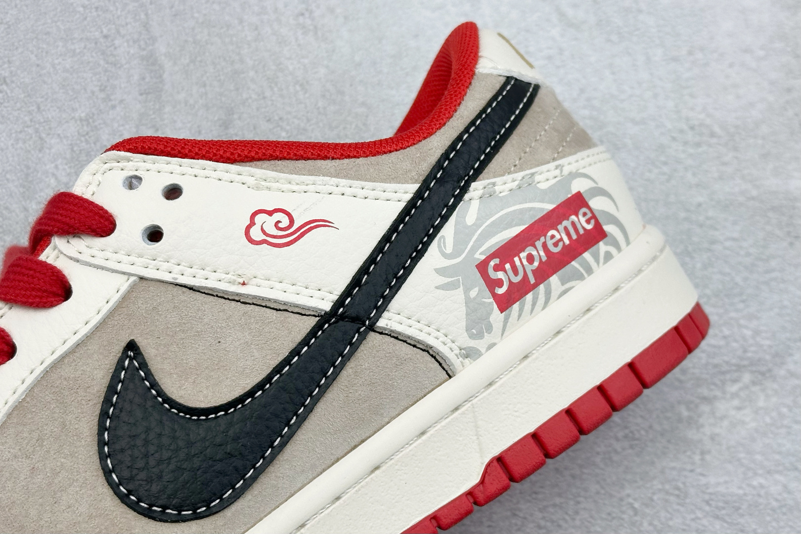 Nike SB Dunk Low RETRO 马年限定 高端定制 低帮休闲板鞋 HG0026-006-Top High Quatity Cheap Sneakers Fashion Clothing Clothes Bags handbags Shoes of all Brand wholesale With The best Quality And Beautiful Price from China Factory Chinese suppliers wholesaler seller Nike SB Dunk Low RETRO 马年限定 高端定制 低帮休闲板鞋 HG0026-006