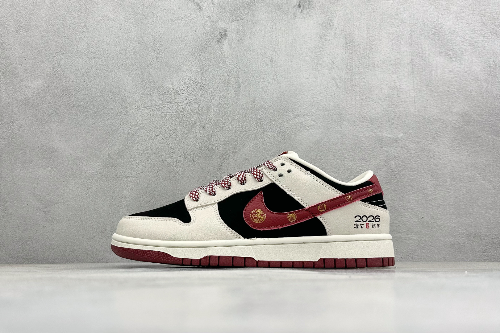 Nike SB Dunk Low RETRO 2026马年限定 高端定制 低帮休闲板鞋 SL8888-001 Nike SB Dunk Low RETRO 2026马年限定 高端定制 低帮休闲板鞋 SL8888-001