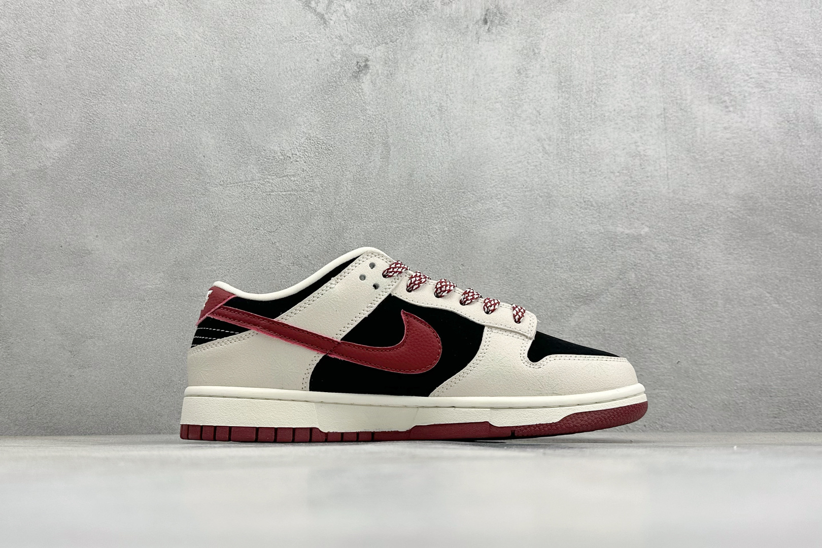 Nike SB Dunk Low RETRO 2026马年限定 高端定制 低帮休闲板鞋 SL8888-001 Nike SB Dunk Low RETRO 2026马年限定 高端定制 低帮休闲板鞋 SL8888-001