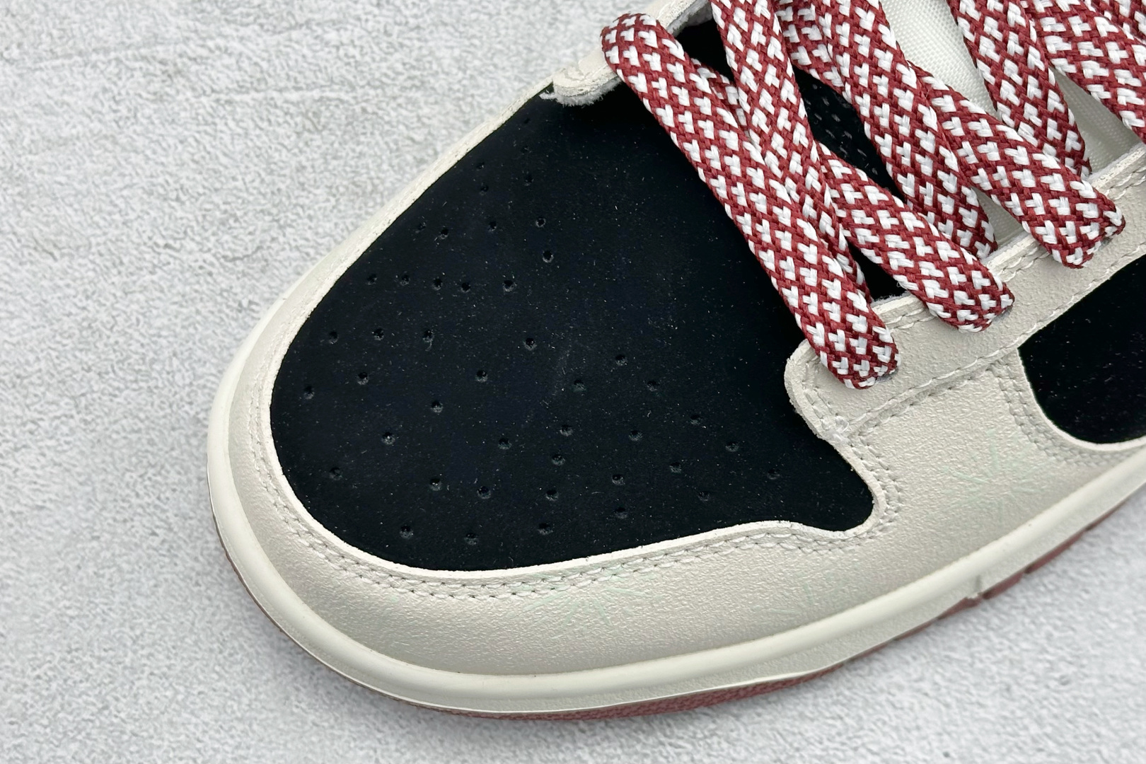 Nike SB Dunk Low RETRO 2026马年限定 高端定制 低帮休闲板鞋 SL8888-001 Nike SB Dunk Low RETRO 2026马年限定 高端定制 低帮休闲板鞋 SL8888-001