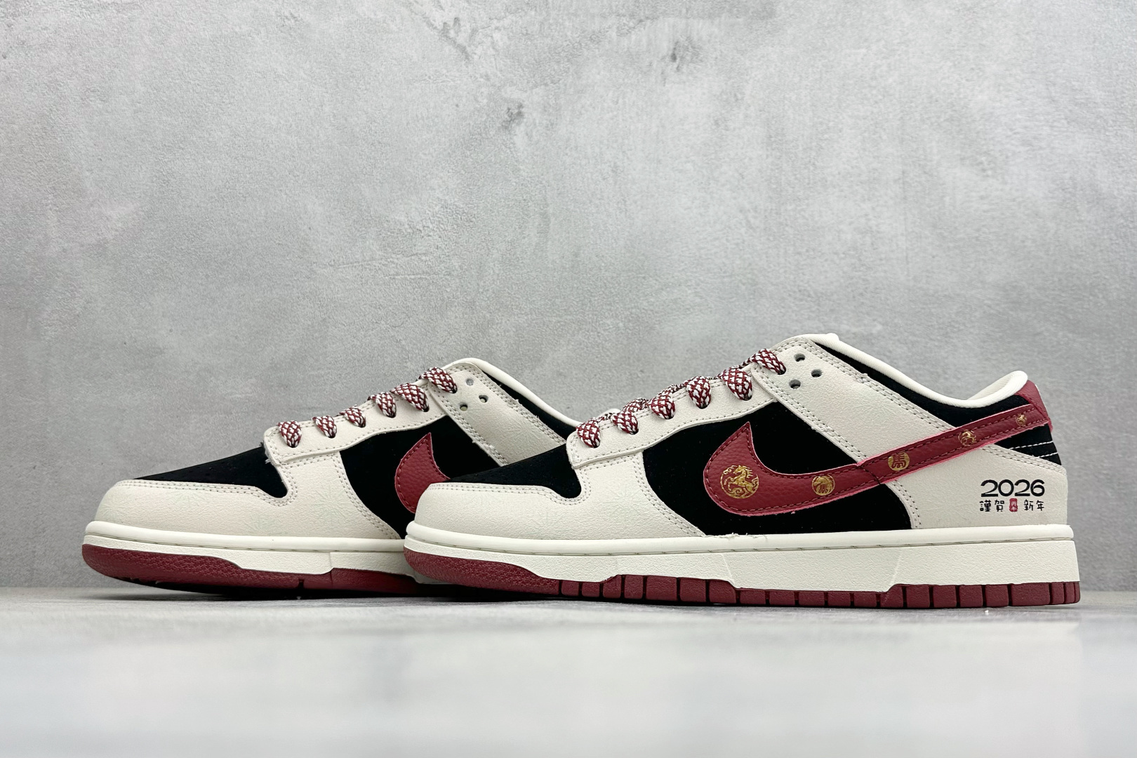 Nike SB Dunk Low RETRO 2026马年限定 高端定制 低帮休闲板鞋 SL8888-001 Nike SB Dunk Low RETRO 2026马年限定 高端定制 低帮休闲板鞋 SL8888-001