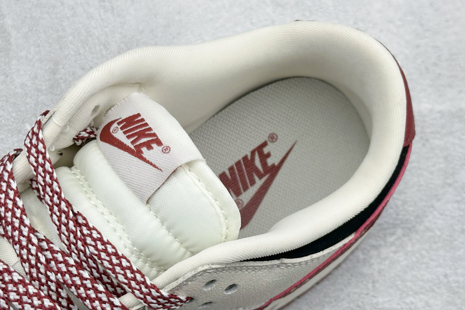 Nike SB Dunk Low RETRO 2026马年限定 高端定制 低帮休闲板鞋 SL8888-001 Nike SB Dunk Low RETRO 2026马年限定 高端定制 低帮休闲板鞋 SL8888-001