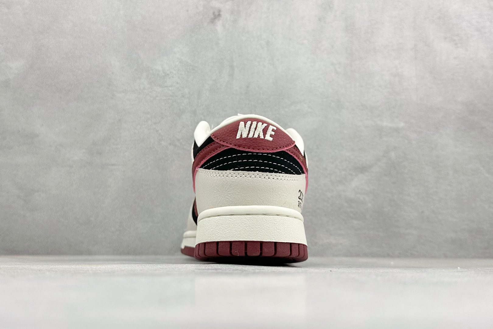 Nike SB Dunk Low RETRO 2026马年限定 高端定制 低帮休闲板鞋 SL8888-001 Nike SB Dunk Low RETRO 2026马年限定 高端定制 低帮休闲板鞋 SL8888-001