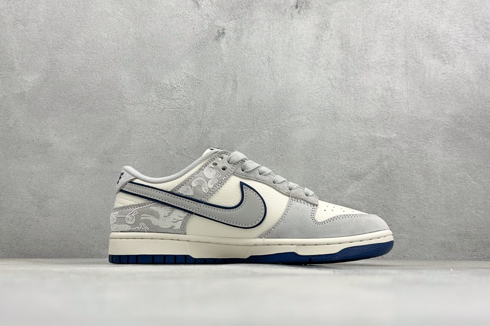 Nike SB Dunk Low RETRO 2026马年限定 高端定制 低帮休闲板鞋 MY9969-901 Nike SB Dunk Low RETRO 2026马年限定 高端定制 低帮休闲板鞋 MY9969-901
