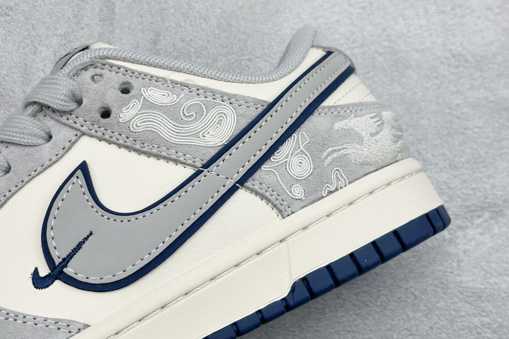 Nike SB Dunk Low RETRO 2026马年限定 高端定制 低帮休闲板鞋 MY9969-901 Nike SB Dunk Low RETRO 2026马年限定 高端定制 低帮休闲板鞋 MY9969-901
