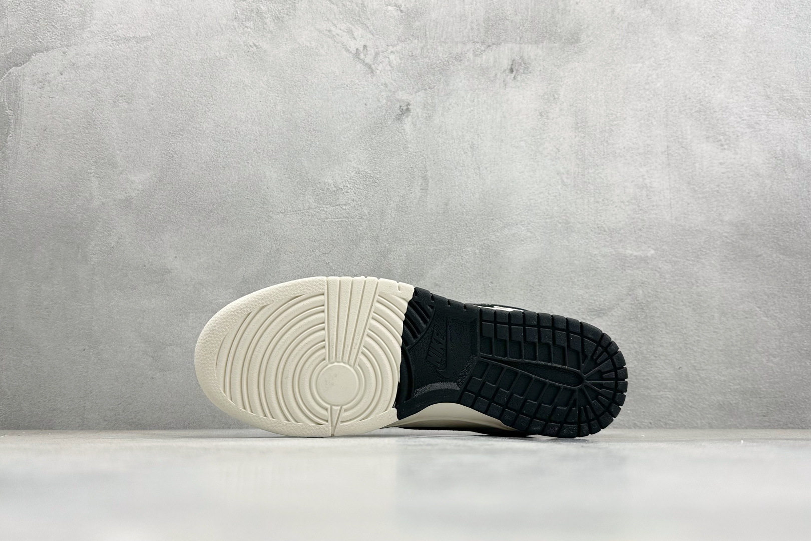Nike SB Dunk Low RETRO 2026马年限定 高端定制 低帮休闲板鞋 ZH2598-807-Top High Quatity Cheap Sneakers Fashion Clothing Clothes Bags handbags Shoes of all Brand wholesale With The best Quality And Beautiful Price from China Factory Chinese suppliers wholesaler seller Nike SB Dunk Low RETRO 2026马年限定 高端定制 低帮休闲板鞋 ZH2598-807