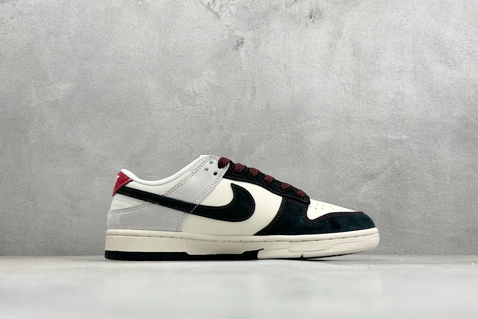 Nike SB Dunk Low RETRO 2026马年限定 高端定制 低帮休闲板鞋 ZH2598-807-Top High Quatity Cheap Sneakers Fashion Clothing Clothes Bags handbags Shoes of all Brand wholesale With The best Quality And Beautiful Price from China Factory Chinese suppliers wholesaler seller Nike SB Dunk Low RETRO 2026马年限定 高端定制 低帮休闲板鞋 ZH2598-807