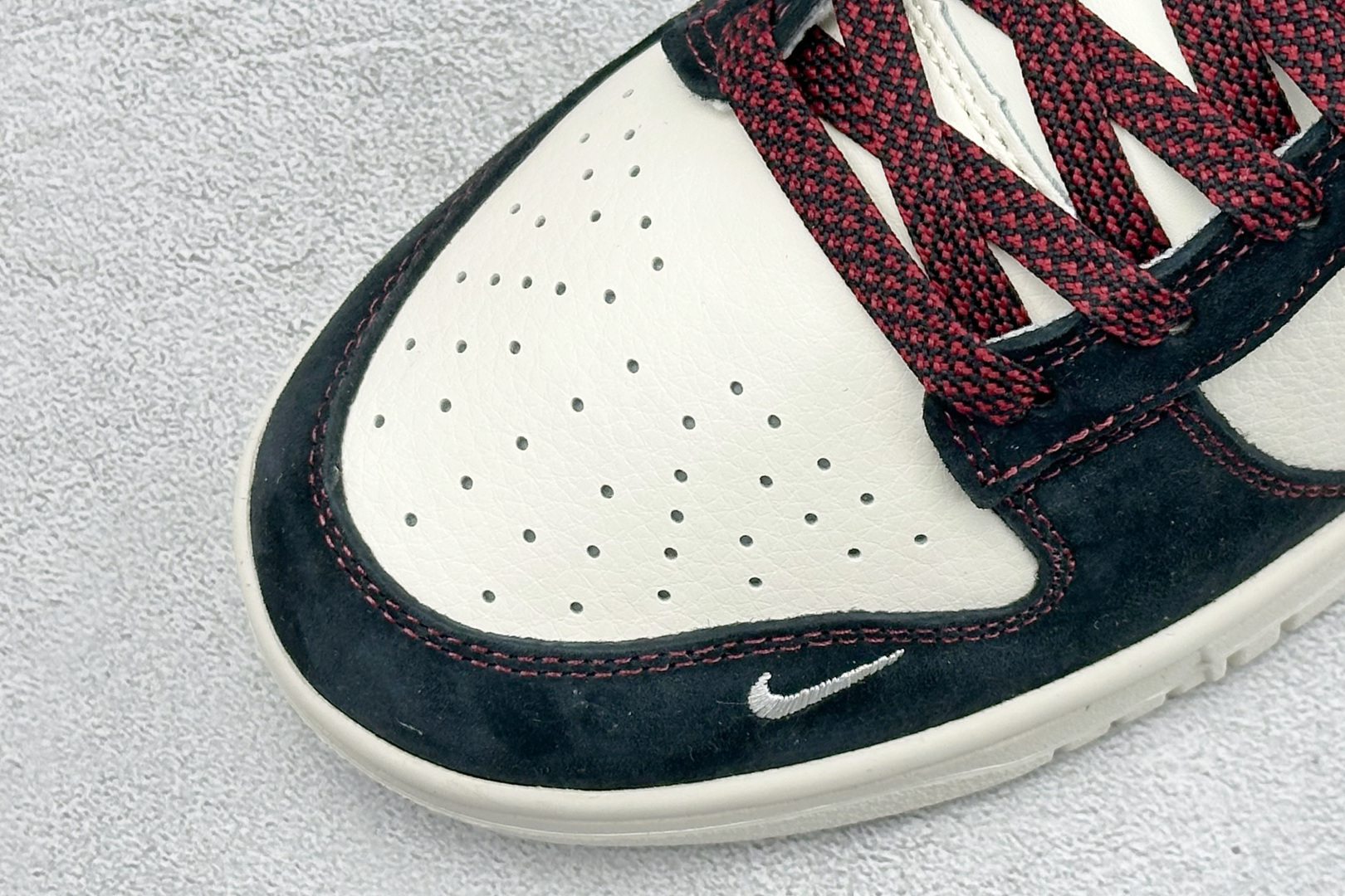 Nike SB Dunk Low RETRO 2026马年限定 高端定制 低帮休闲板鞋 ZH2598-807-Top High Quatity Cheap Sneakers Fashion Clothing Clothes Bags handbags Shoes of all Brand wholesale With The best Quality And Beautiful Price from China Factory Chinese suppliers wholesaler seller Nike SB Dunk Low RETRO 2026马年限定 高端定制 低帮休闲板鞋 ZH2598-807
