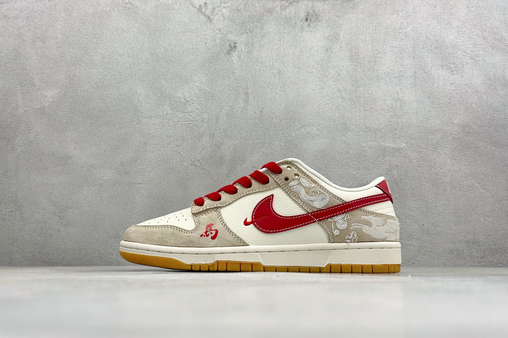 260 Nike SB Dunk Low RETRO 马年限定 高端定制 低帮休闲板鞋 DX2688-016-Chinese UA Cheap High Quatity Brand Clothes Bags handbags Sneakers wholesale wholesaler seller from China Factory suppliers Fashion Clothing Shoes best Quality Beautiful Price 260 Nike SB Dunk Low RETRO 马年限定 高端定制 低帮休闲板鞋 DX2688-016
