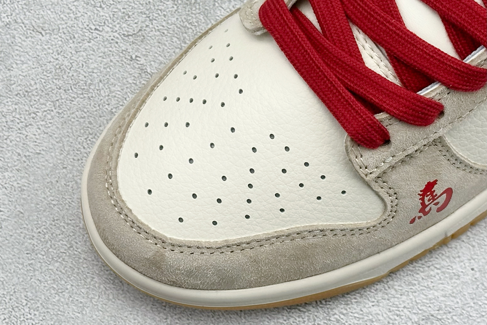 260 Nike SB Dunk Low RETRO 马年限定 高端定制 低帮休闲板鞋 DX2688-016-Chinese UA Cheap High Quatity Brand Clothes Bags handbags Sneakers wholesale wholesaler seller from China Factory suppliers Fashion Clothing Shoes best Quality Beautiful Price 260 Nike SB Dunk Low RETRO 马年限定 高端定制 低帮休闲板鞋 DX2688-016