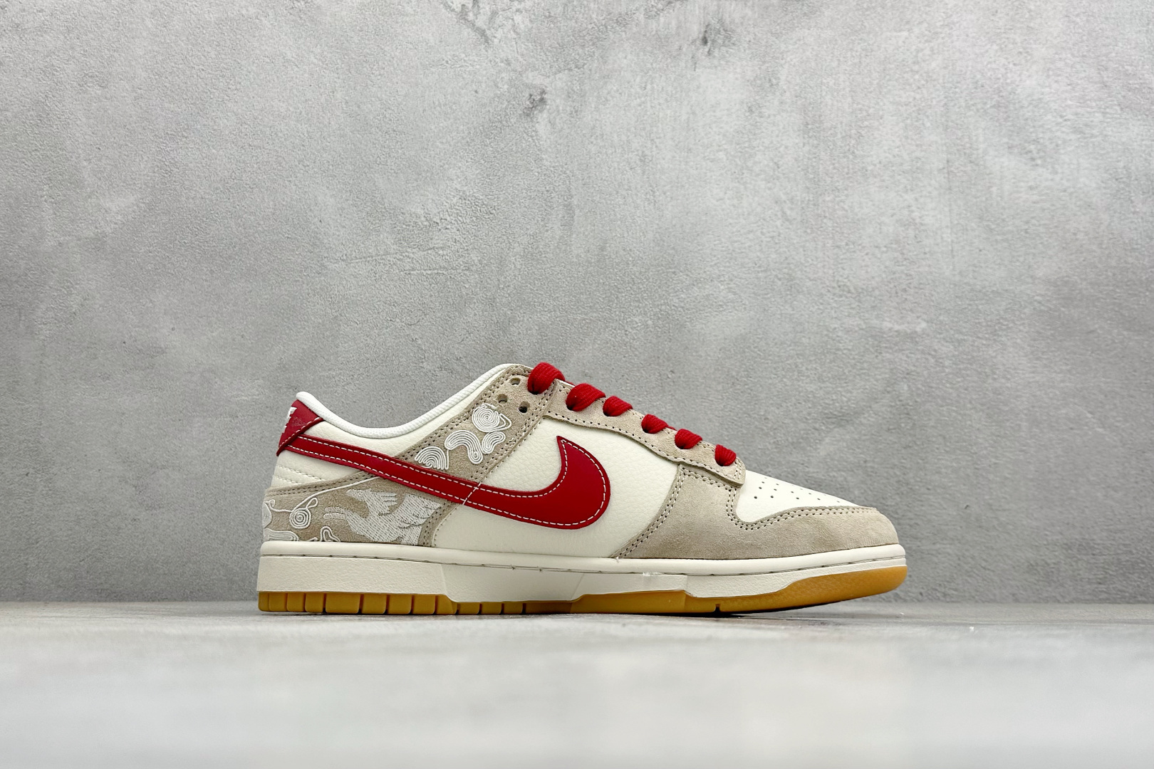 260 Nike SB Dunk Low RETRO 马年限定 高端定制 低帮休闲板鞋 DX2688-016-Chinese UA Cheap High Quatity Brand Clothes Bags handbags Sneakers wholesale wholesaler seller from China Factory suppliers Fashion Clothing Shoes best Quality Beautiful Price 260 Nike SB Dunk Low RETRO 马年限定 高端定制 低帮休闲板鞋 DX2688-016