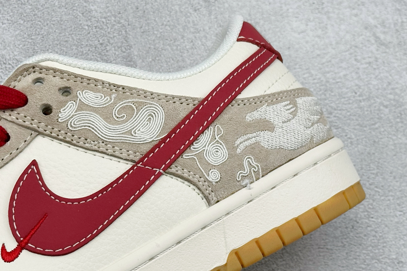 260 Nike SB Dunk Low RETRO 马年限定 高端定制 低帮休闲板鞋 DX2688-016-Chinese UA Cheap High Quatity Brand Clothes Bags handbags Sneakers wholesale wholesaler seller from China Factory suppliers Fashion Clothing Shoes best Quality Beautiful Price 260 Nike SB Dunk Low RETRO 马年限定 高端定制 低帮休闲板鞋 DX2688-016