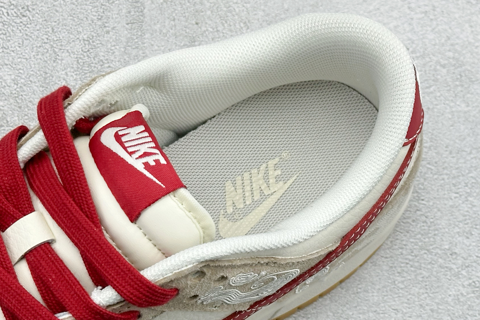 260 Nike SB Dunk Low RETRO 马年限定 高端定制 低帮休闲板鞋 DX2688-016-Chinese UA Cheap High Quatity Brand Clothes Bags handbags Sneakers wholesale wholesaler seller from China Factory suppliers Fashion Clothing Shoes best Quality Beautiful Price 260 Nike SB Dunk Low RETRO 马年限定 高端定制 低帮休闲板鞋 DX2688-016