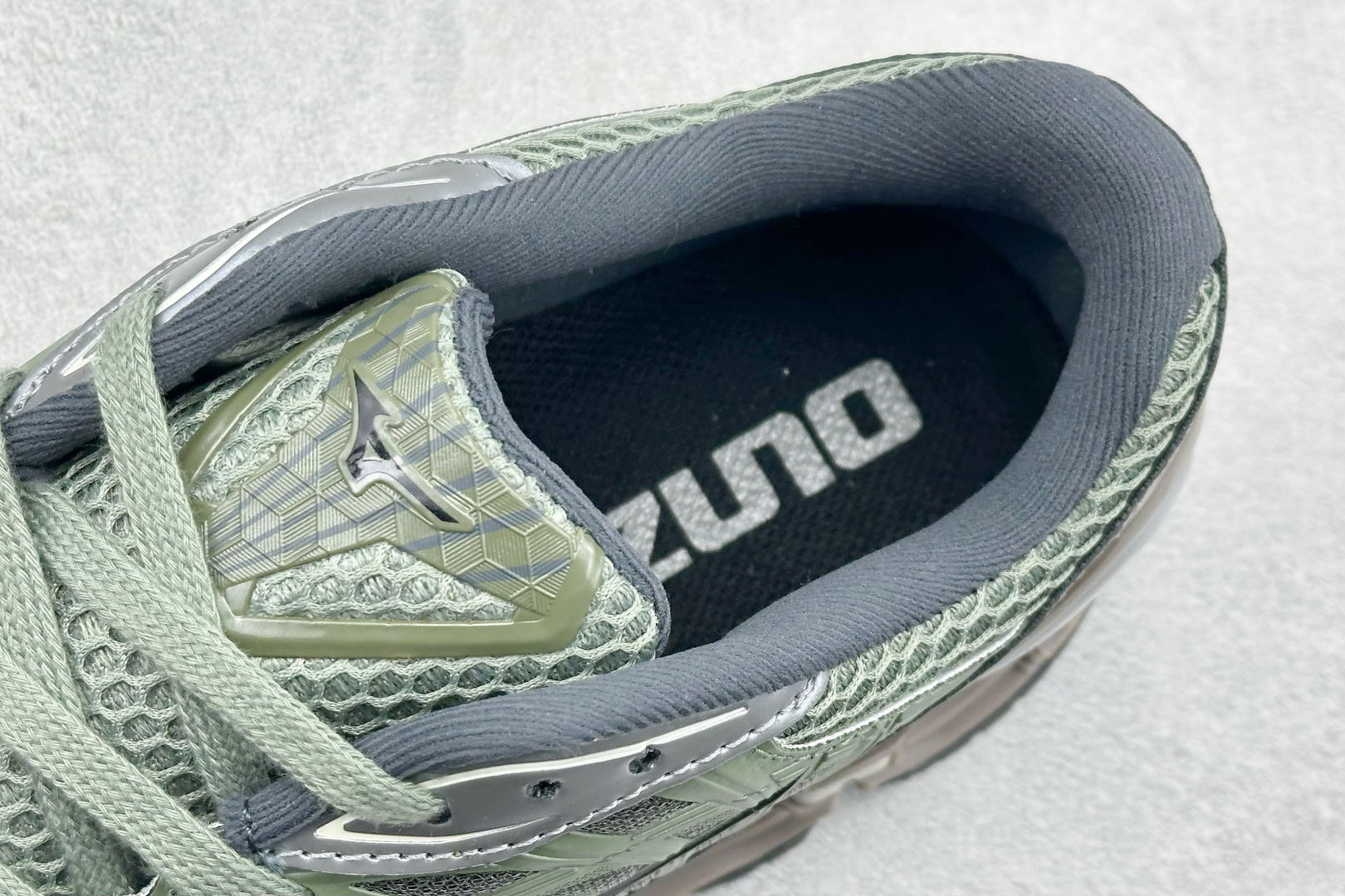 260 Mizuno 美津侬 WAVE PROPHECY LS 复古时尚休闲舒适运动跑步鞋 D1GA25