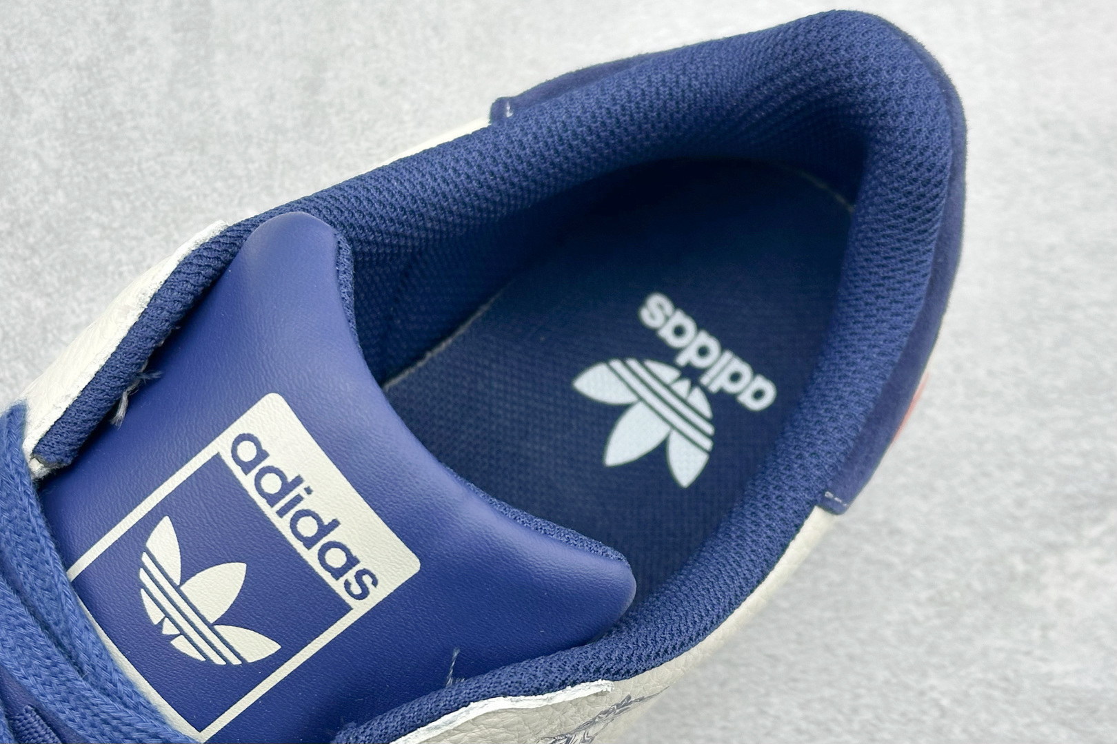 220 AD Originals Super马年限定 贝壳头板鞋 SD6827-Chinese UA Cheap High Quatity Brand Clothes Bags handbags Sneakers wholesale wholesaler seller from China Factory suppliers Fashion Clothing Shoes best Quality Beautiful Price 220 AD Originals Super马年限定 贝壳头板鞋 SD6827