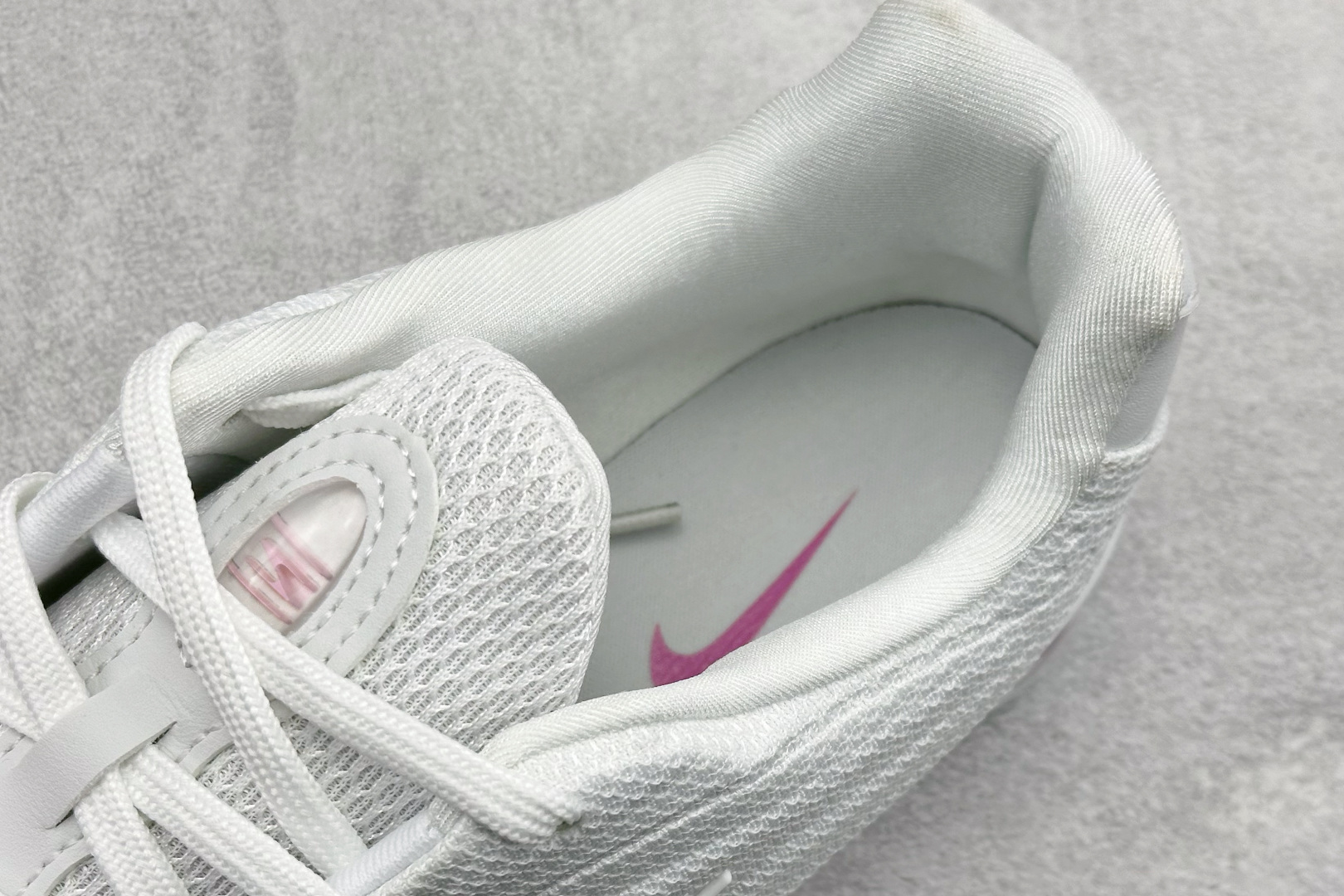 Nike Shox Z 耐克专利弹簧气柱跑步鞋 HQ7540-101-Top High Quatity Cheap Sneakers Fashion Clothing Clothes Bags handbags Shoes of all Brand wholesale With The best Quality And Beautiful Price from China Factory Chinese suppliers wholesaler seller Nike Shox Z 耐克专利弹簧气柱跑步鞋 HQ7540-101