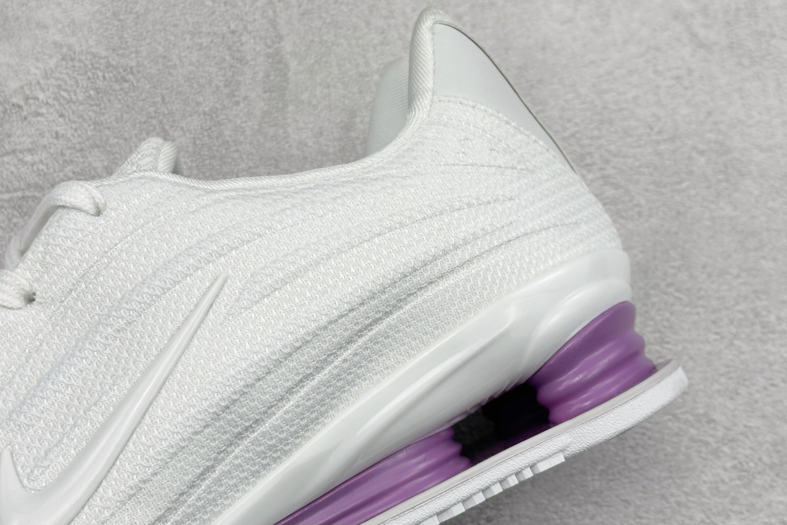 Nike Shox Z 耐克专利弹簧气柱跑步鞋 HQ7540-101-Top High Quatity Cheap Sneakers Fashion Clothing Clothes Bags handbags Shoes of all Brand wholesale With The best Quality And Beautiful Price from China Factory Chinese suppliers wholesaler seller Nike Shox Z 耐克专利弹簧气柱跑步鞋 HQ7540-101