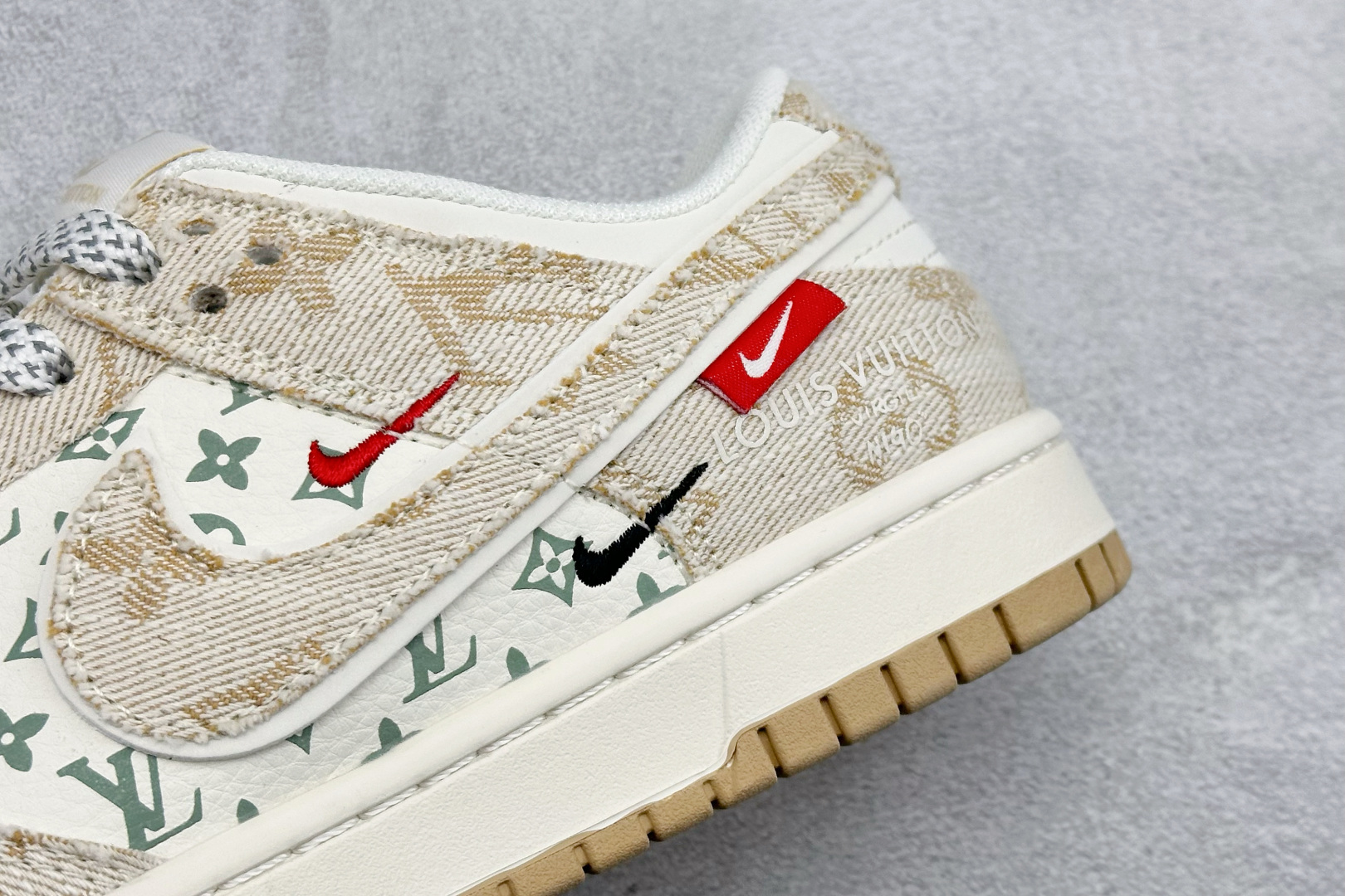 Nike Dunk Low Retro LV联名 周年高端定制 低帮休闲板鞋 YX5066-352-Top High Quatity Cheap Sneakers Fashion Clothing Clothes Bags handbags Shoes of all Brand wholesale With The best Quality And Beautiful Price from China Factory Chinese suppliers wholesaler seller Nike Dunk Low Retro LV联名 周年高端定制 低帮休闲板鞋 YX5066-352