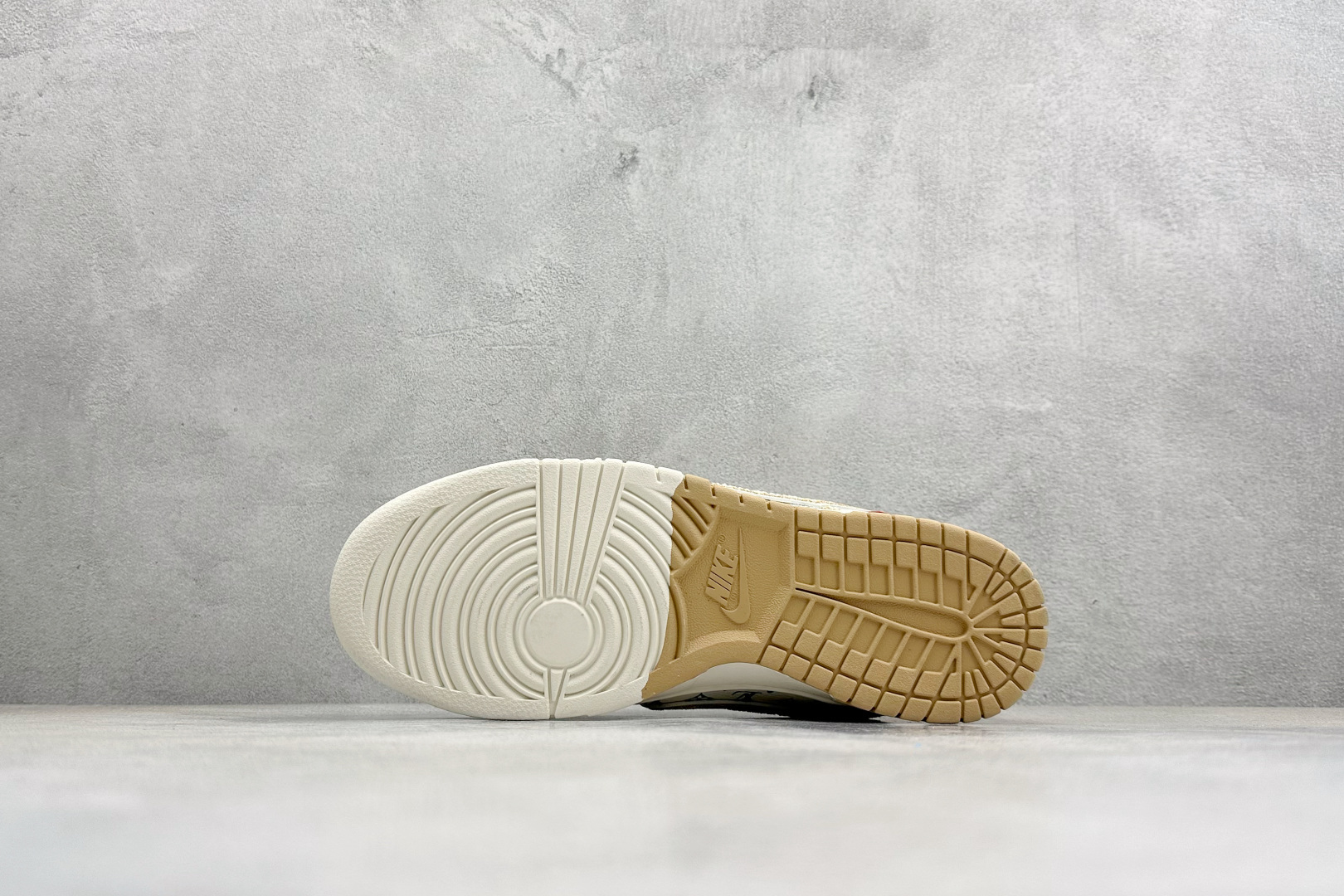 Nike Dunk Low Retro LV联名 周年高端定制 低帮休闲板鞋 YX5066-352-Top High Quatity Cheap Sneakers Fashion Clothing Clothes Bags handbags Shoes of all Brand wholesale With The best Quality And Beautiful Price from China Factory Chinese suppliers wholesaler seller Nike Dunk Low Retro LV联名 周年高端定制 低帮休闲板鞋 YX5066-352