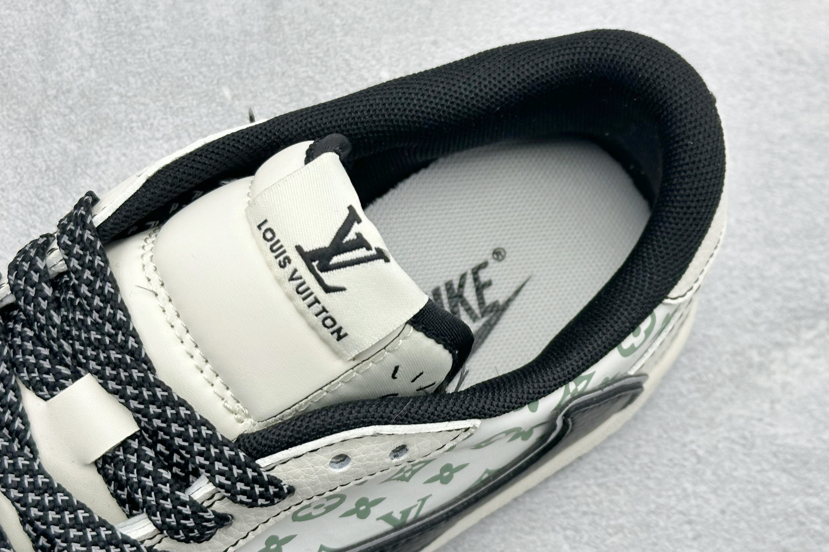 280 Travis Scott x Fragment Design x Air Jordan 1 Low SP AJ1 乔1米黑倒勾 低帮文化休闲板鞋 HH7518-090-Chinese UA Cheap High Quatity Brand Clothes Bags handbags Sneakers wholesale wholesaler seller from China Factory suppliers Fashion Clothing Shoes best Quality Beautiful Price 280 Travis Scott x Fragment Design x Air Jordan 1 Low SP AJ1 乔1米黑倒勾 低帮文化休闲板鞋 HH7518-090