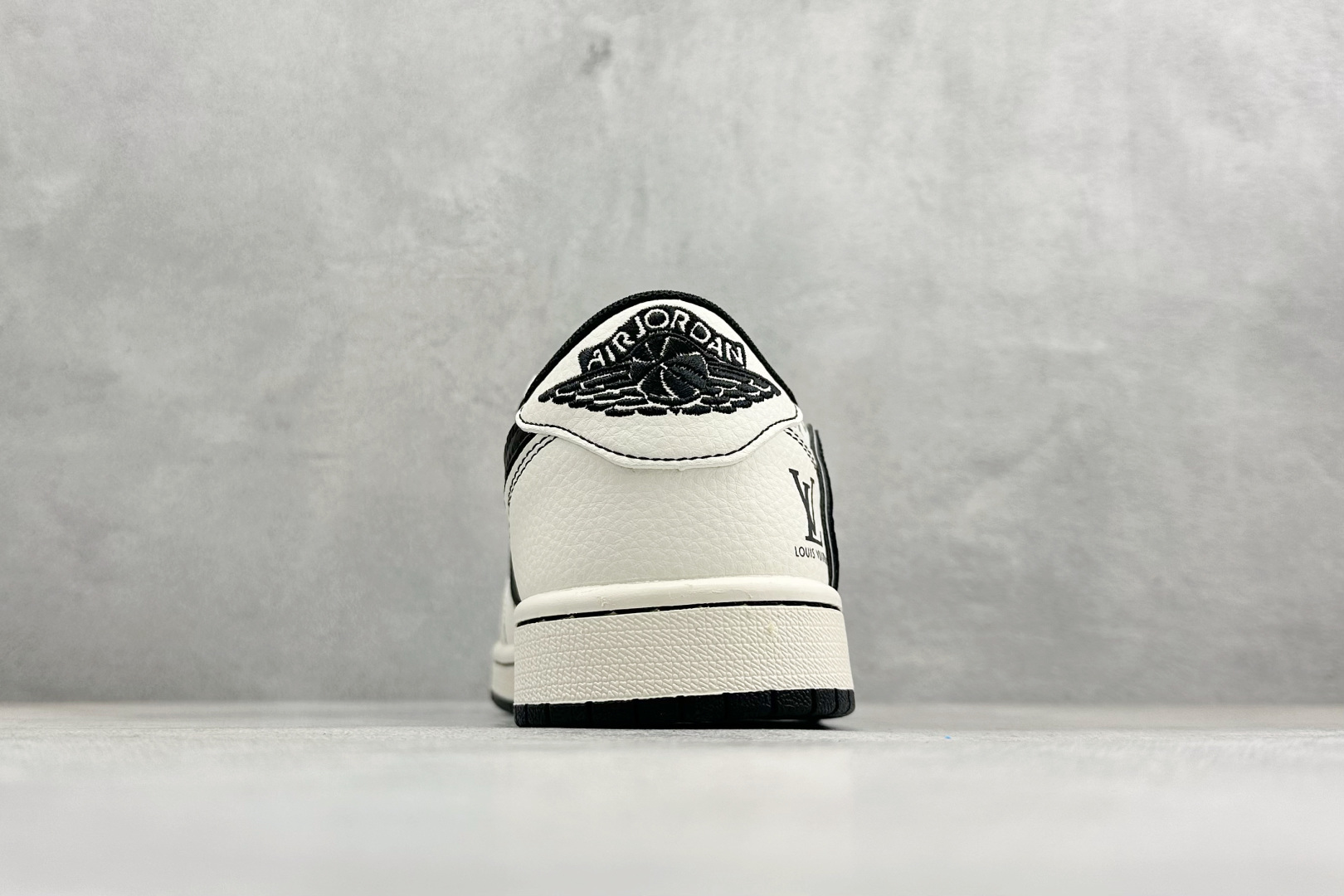 280 Travis Scott x Fragment Design x Air Jordan 1 Low SP AJ1 乔1米黑倒勾 低帮文化休闲板鞋 HH7518-090-Chinese UA Cheap High Quatity Brand Clothes Bags handbags Sneakers wholesale wholesaler seller from China Factory suppliers Fashion Clothing Shoes best Quality Beautiful Price 280 Travis Scott x Fragment Design x Air Jordan 1 Low SP AJ1 乔1米黑倒勾 低帮文化休闲板鞋 HH7518-090