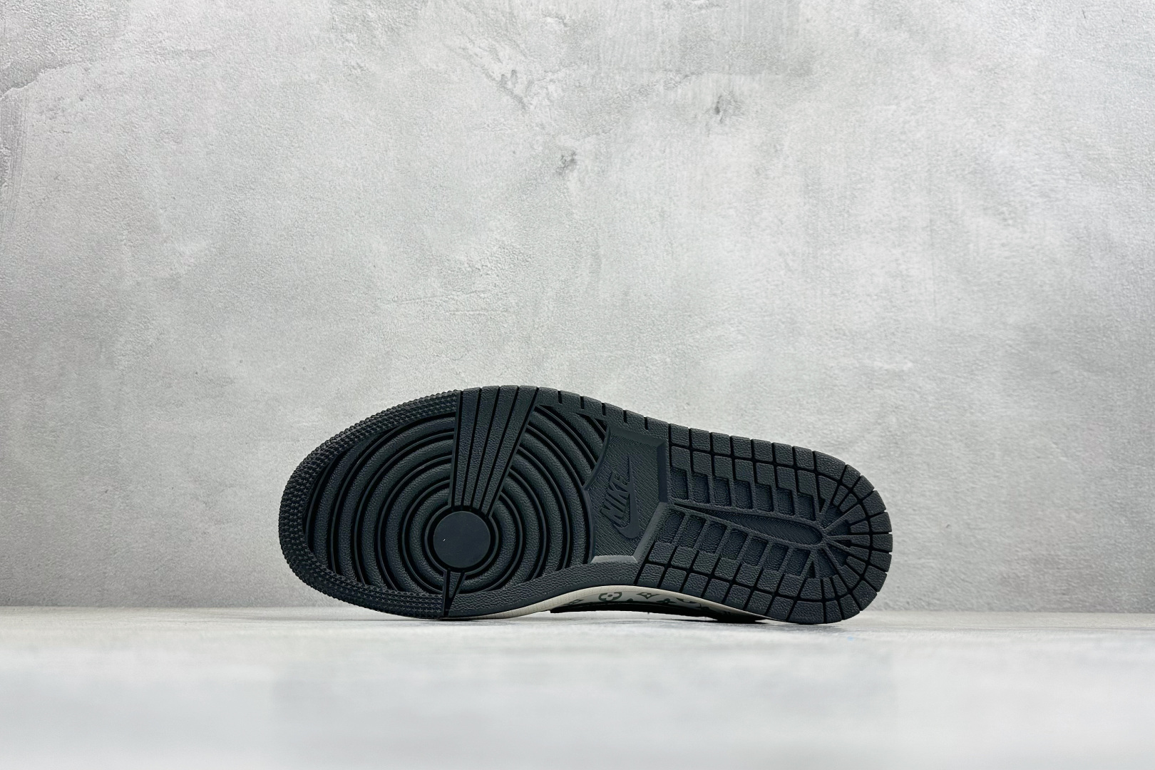 280 Travis Scott x Fragment Design x Air Jordan 1 Low SP AJ1 乔1米黑倒勾 低帮文化休闲板鞋 HH7518-090-Chinese UA Cheap High Quatity Brand Clothes Bags handbags Sneakers wholesale wholesaler seller from China Factory suppliers Fashion Clothing Shoes best Quality Beautiful Price 280 Travis Scott x Fragment Design x Air Jordan 1 Low SP AJ1 乔1米黑倒勾 低帮文化休闲板鞋 HH7518-090
