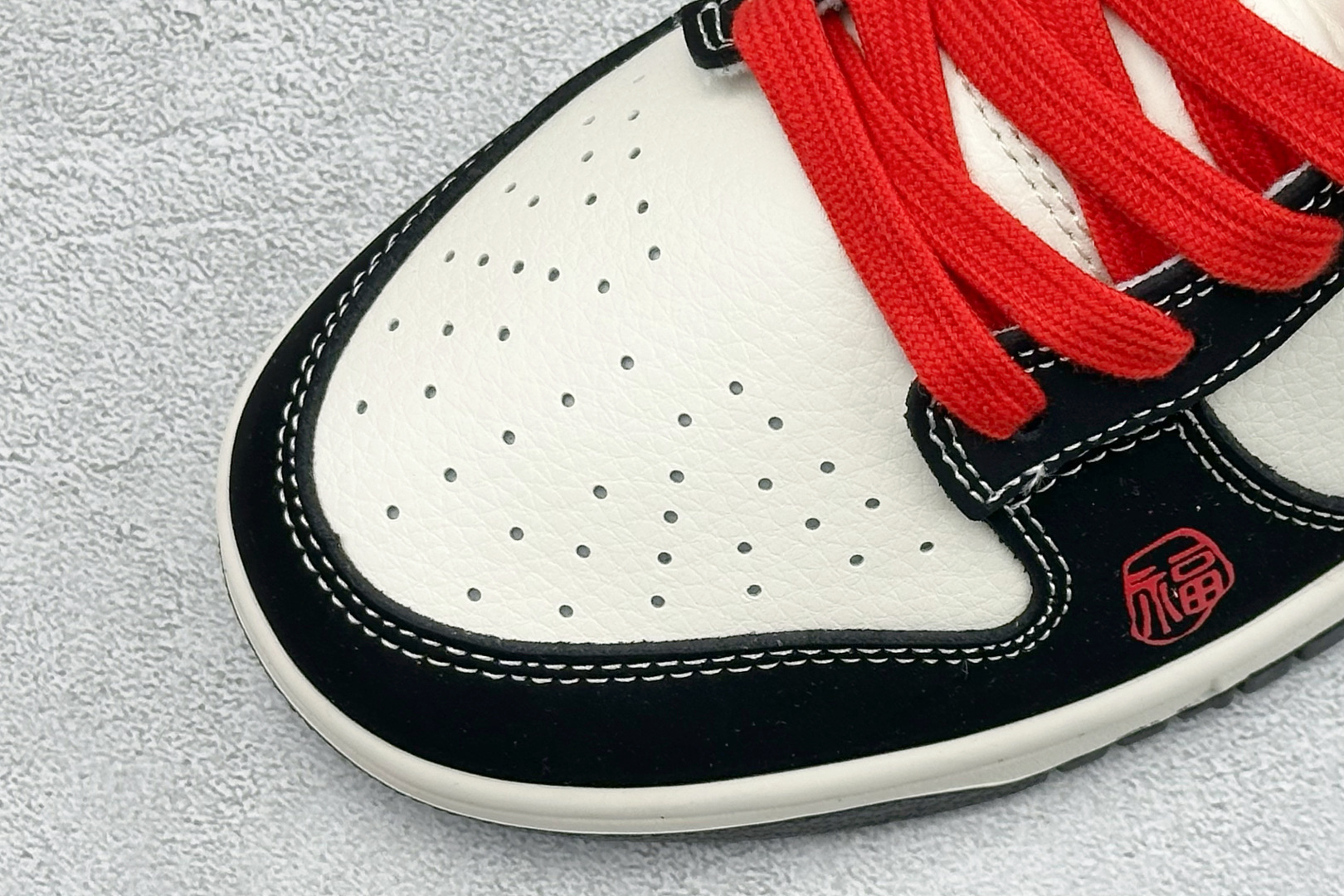 270 Nike SB Dunk Low RETRO 2026 马年限定 高端定制 低帮休闲板鞋 QW5288-101