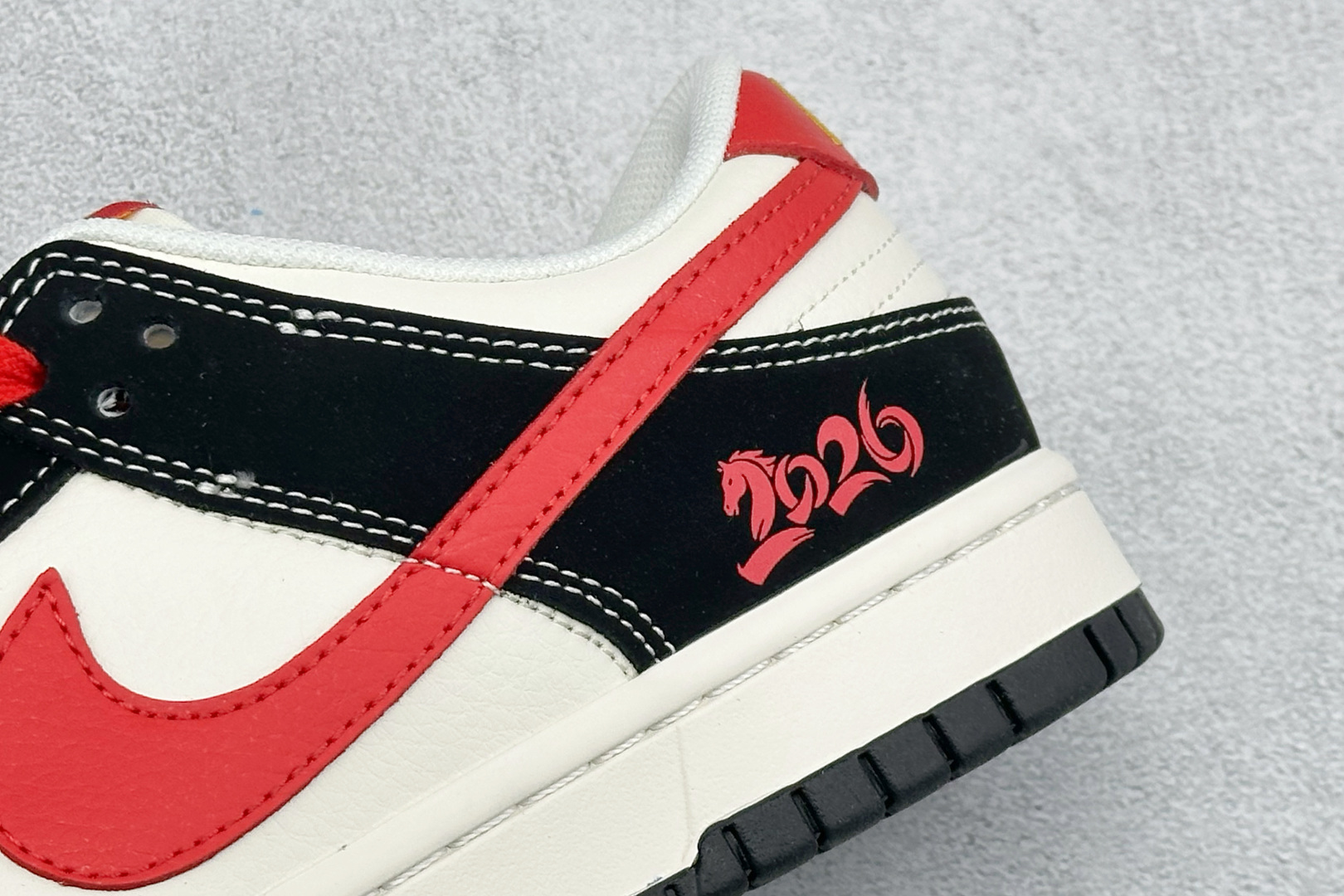 270 Nike SB Dunk Low RETRO 2026 马年限定 高端定制 低帮休闲板鞋 QW5288-101