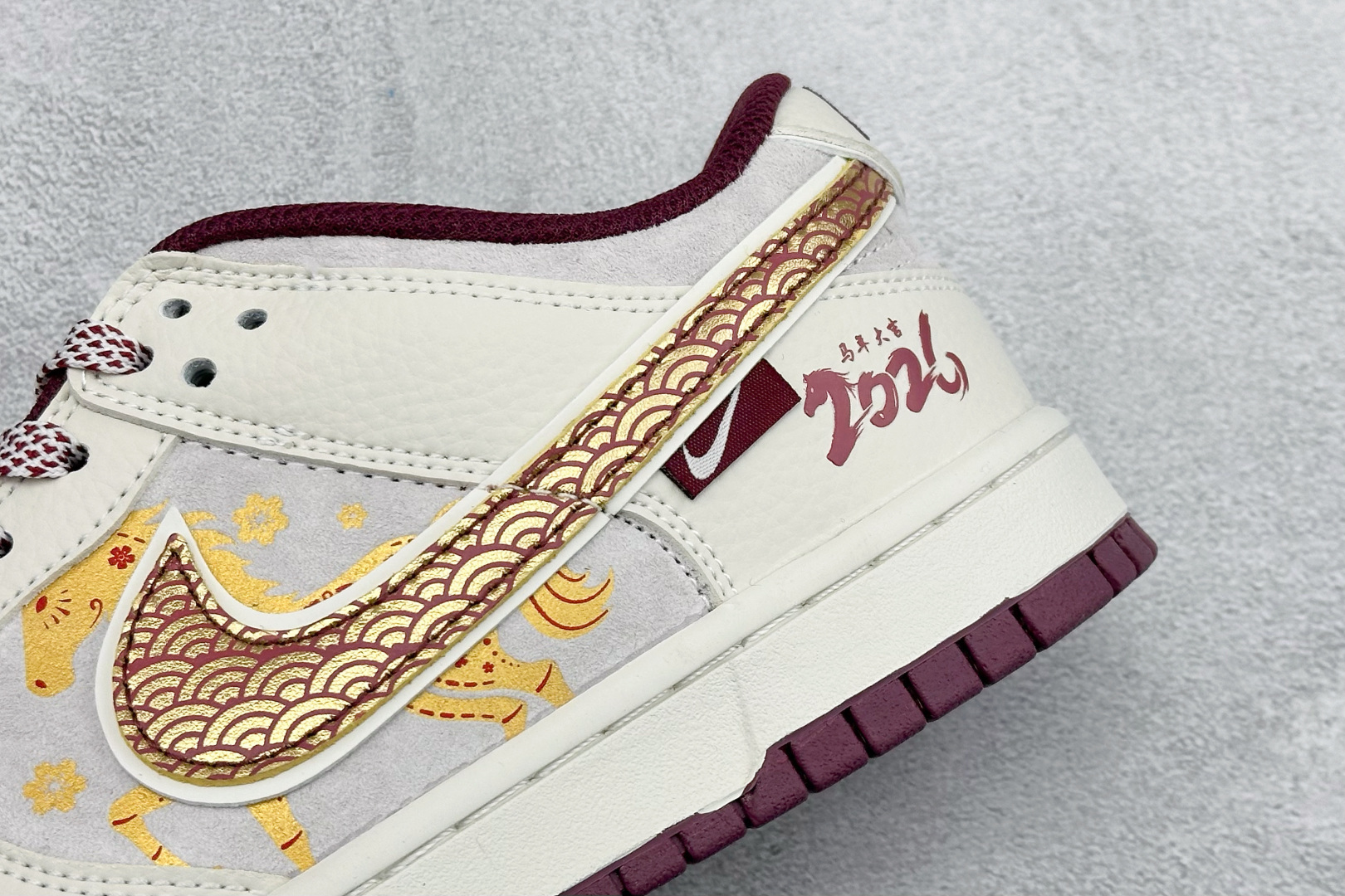 260 Nike SB Dunk Low RETRO 马年限定 高端定制 低帮休闲板鞋 DN3168-023-Chinese UA Cheap High Quatity Brand Clothes Bags handbags Sneakers wholesale wholesaler seller from China Factory suppliers Fashion Clothing Shoes best Quality Beautiful Price 260 Nike SB Dunk Low RETRO 马年限定 高端定制 低帮休闲板鞋 DN3168-023