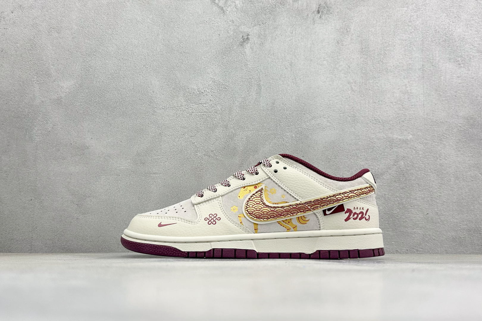 260 Nike SB Dunk Low RETRO 马年限定 高端定制 低帮休闲板鞋 DN3168-023-Chinese UA Cheap High Quatity Brand Clothes Bags handbags Sneakers wholesale wholesaler seller from China Factory suppliers Fashion Clothing Shoes best Quality Beautiful Price 260 Nike SB Dunk Low RETRO 马年限定 高端定制 低帮休闲板鞋 DN3168-023