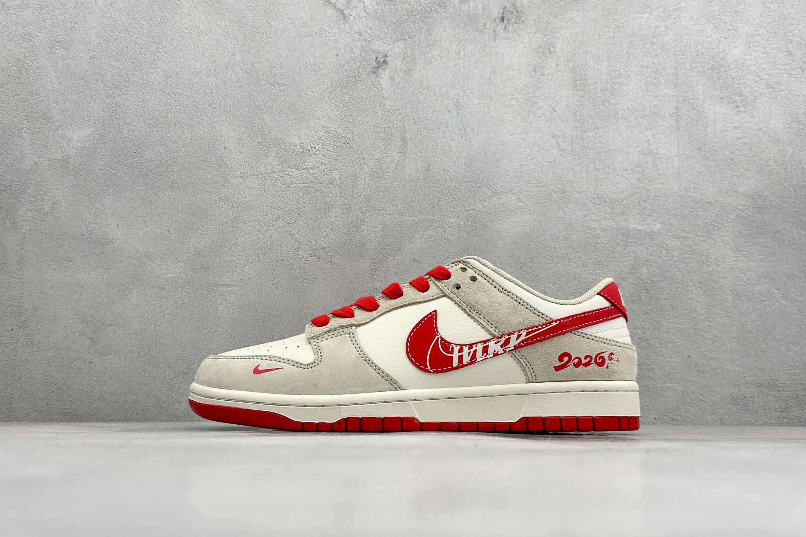 260 Nike SB Dunk Low RETRO 马年限定 高端定制 低帮休闲板鞋 XT6998-120-Chinese UA Cheap High Quatity Brand Clothes Bags handbags Sneakers wholesale wholesaler seller from China Factory suppliers Fashion Clothing Shoes best Quality Beautiful Price 260 Nike SB Dunk Low RETRO 马年限定 高端定制 低帮休闲板鞋 XT6998-120