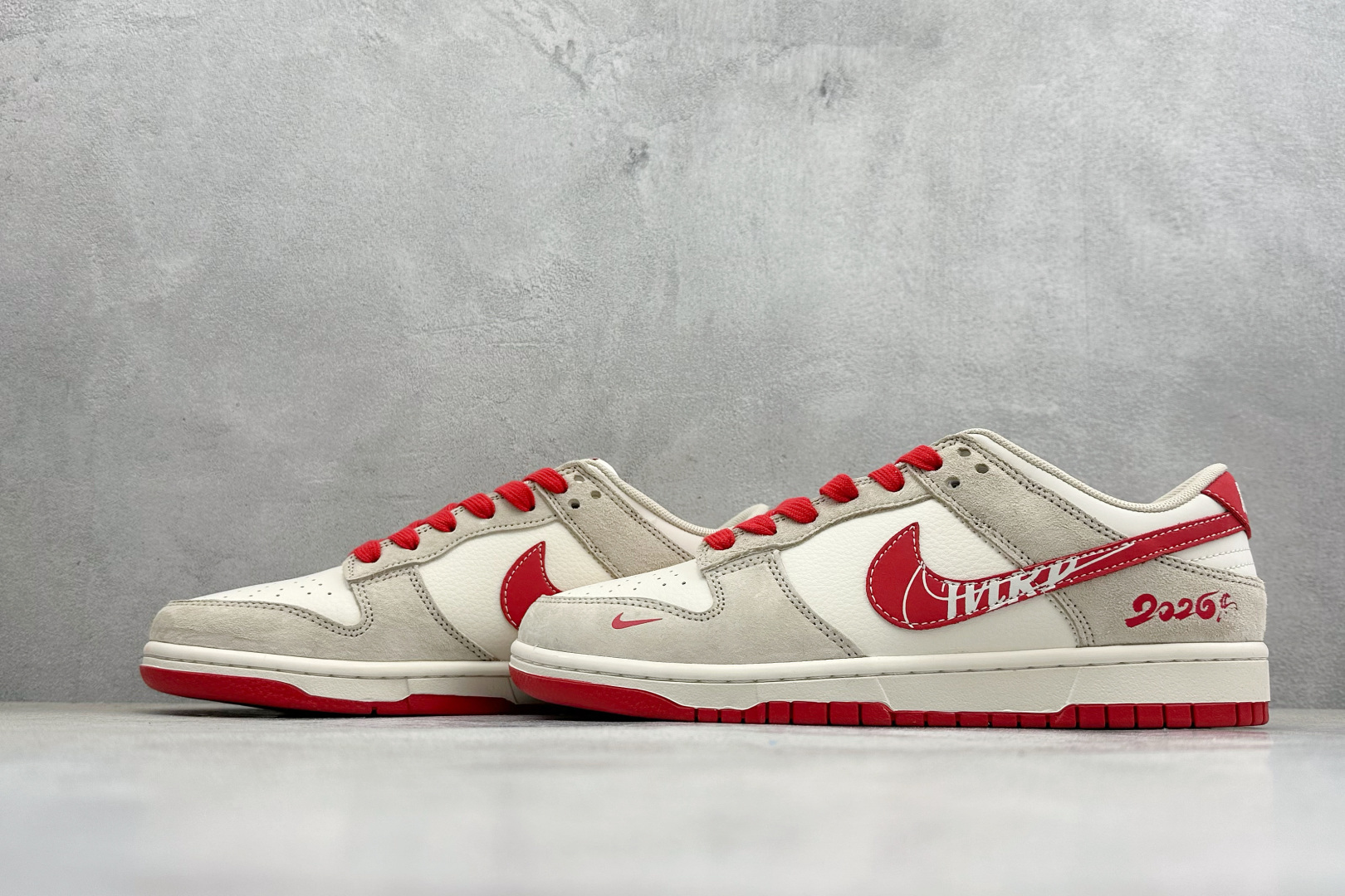 260 Nike SB Dunk Low RETRO 马年限定 高端定制 低帮休闲板鞋 XT6998-120-Chinese UA Cheap High Quatity Brand Clothes Bags handbags Sneakers wholesale wholesaler seller from China Factory suppliers Fashion Clothing Shoes best Quality Beautiful Price 260 Nike SB Dunk Low RETRO 马年限定 高端定制 低帮休闲板鞋 XT6998-120