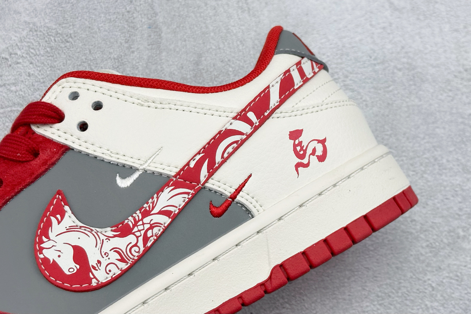 Nike SB Dunk Low RETRO 马年限定 高端定制 低帮休闲板鞋 LX1988-815-Top High Quatity Cheap Sneakers Fashion Clothing Clothes Bags handbags Shoes of all Brand wholesale With The best Quality And Beautiful Price from China Factory Chinese suppliers wholesaler seller Nike SB Dunk Low RETRO 马年限定 高端定制 低帮休闲板鞋 LX1988-815