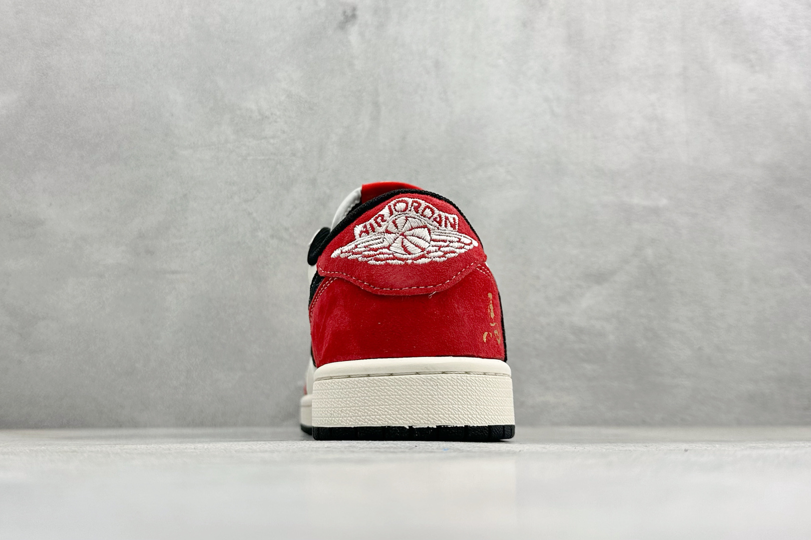 Air Jordan 1 Low AJ1 乔1 马年限定 高端定制 倒钩低帮复古篮球鞋 CX5050-Y68-Top High Quatity Cheap Sneakers Fashion Clothing Clothes Bags handbags Shoes of all Brand wholesale With The best Quality And Beautiful Price from China Factory Chinese suppliers wholesaler seller Air Jordan 1 Low AJ1 乔1 马年限定 高端定制 倒钩低帮复古篮球鞋 CX5050-Y68