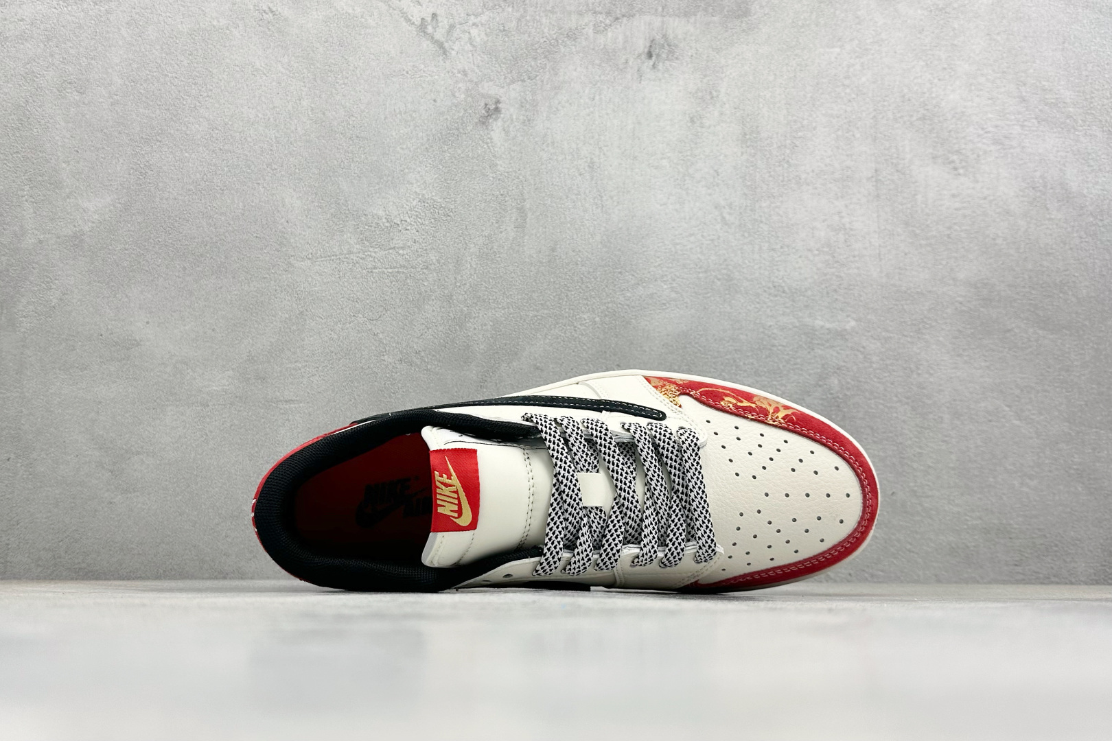 Air Jordan 1 Low AJ1 乔1 马年限定 高端定制 倒钩低帮复古篮球鞋 CX5050-Y68-Top High Quatity Cheap Sneakers Fashion Clothing Clothes Bags handbags Shoes of all Brand wholesale With The best Quality And Beautiful Price from China Factory Chinese suppliers wholesaler seller Air Jordan 1 Low AJ1 乔1 马年限定 高端定制 倒钩低帮复古篮球鞋 CX5050-Y68