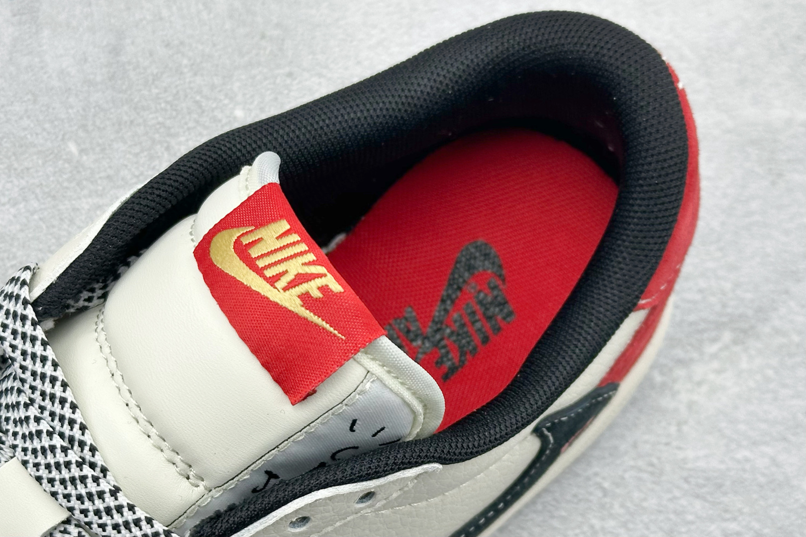 Air Jordan 1 Low AJ1 乔1 马年限定 高端定制 倒钩低帮复古篮球鞋 CX5050-Y68-Top High Quatity Cheap Sneakers Fashion Clothing Clothes Bags handbags Shoes of all Brand wholesale With The best Quality And Beautiful Price from China Factory Chinese suppliers wholesaler seller Air Jordan 1 Low AJ1 乔1 马年限定 高端定制 倒钩低帮复古篮球鞋 CX5050-Y68