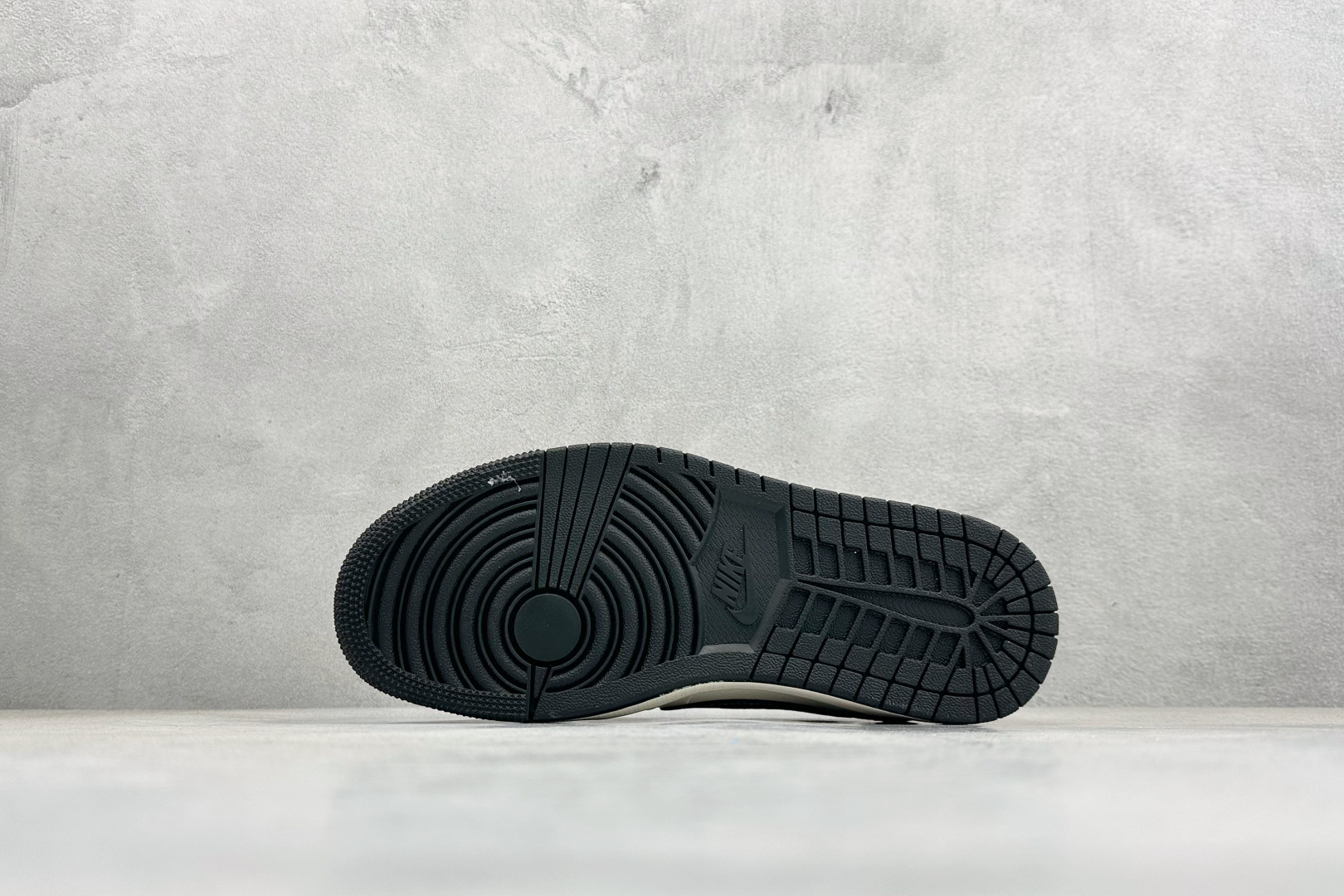 Air Jordan 1 Low AJ1 乔1 马年限定 高端定制 倒钩低帮复古篮球鞋 MY9969-801-Top High Quatity Cheap Sneakers Fashion Clothing Clothes Bags handbags Shoes of all Brand wholesale With The best Quality And Beautiful Price from China Factory Chinese suppliers wholesaler seller Air Jordan 1 Low AJ1 乔1 马年限定 高端定制 倒钩低帮复古篮球鞋 MY9969-801